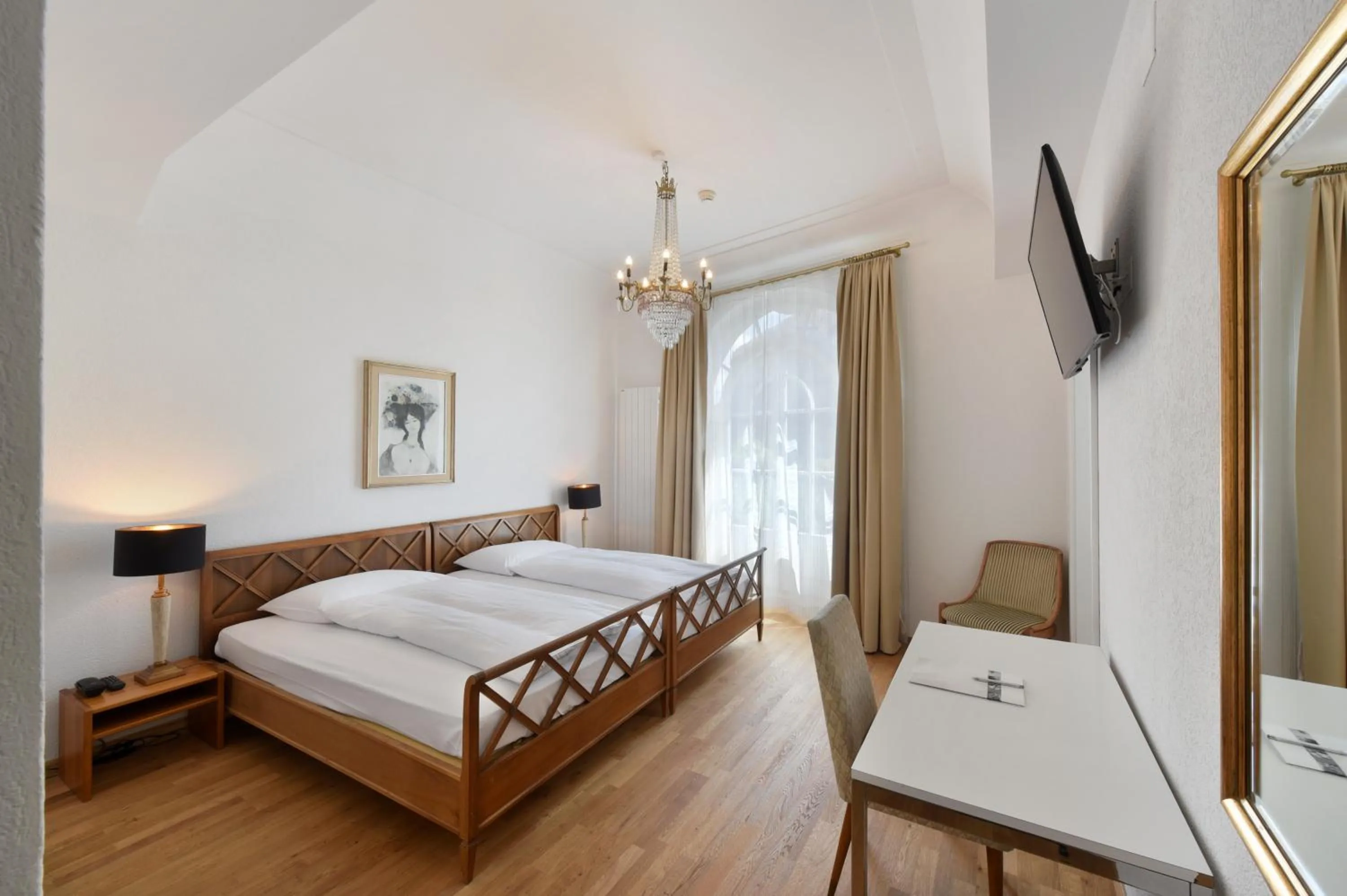 Quadruple Room in Hotel National Bern