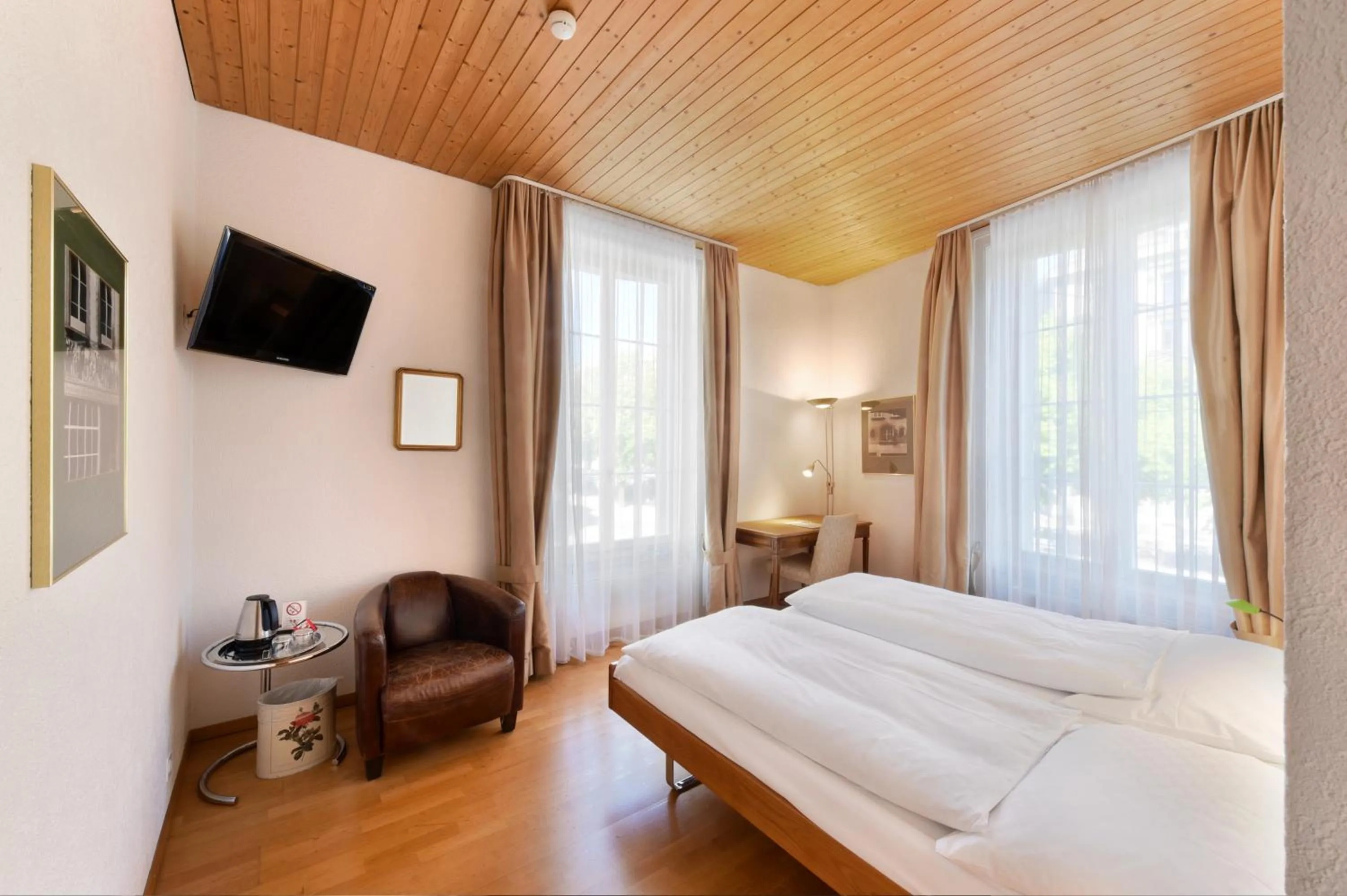 Standard Twin Room in Hotel National Bern