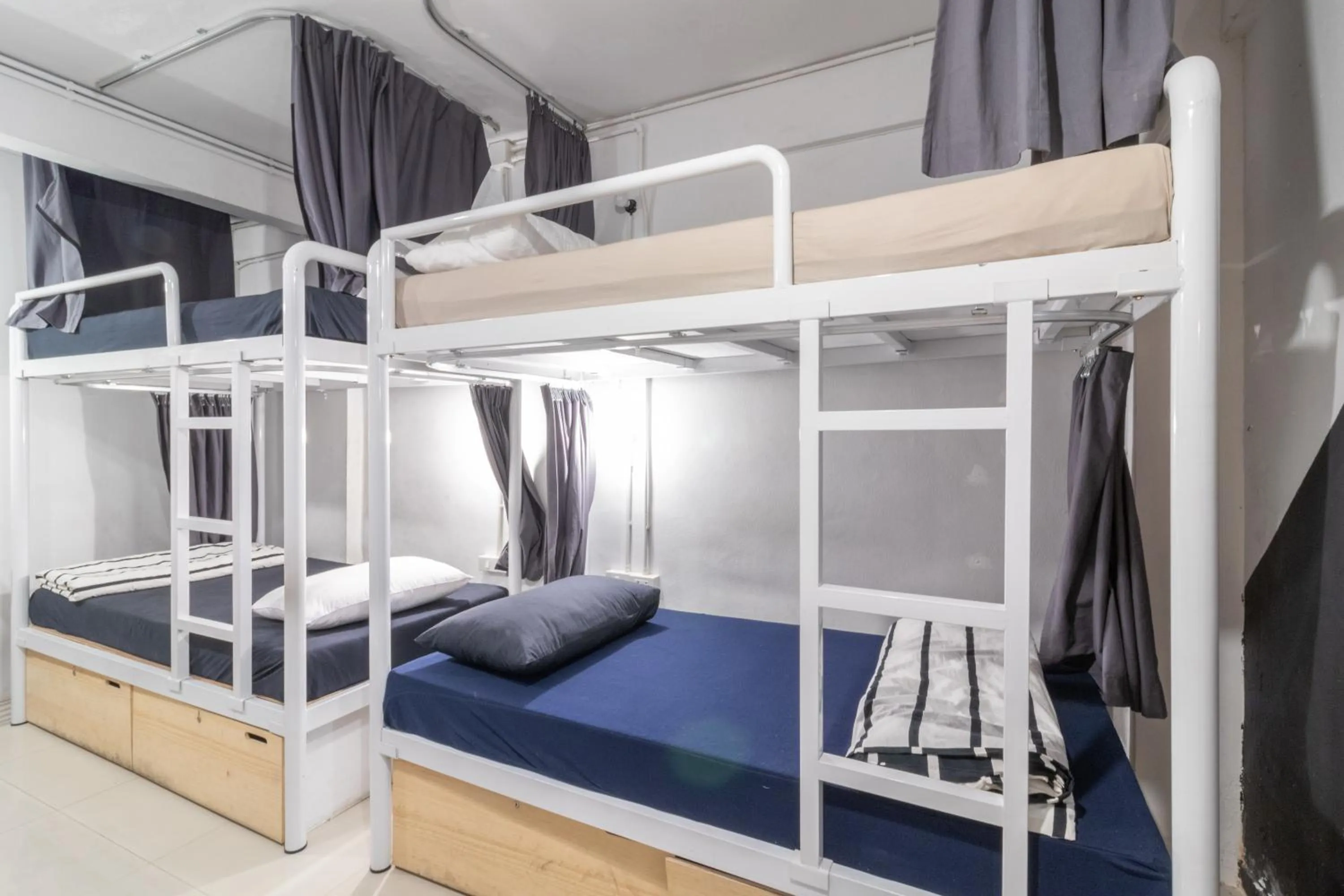 Bunk Bed in Mixed Dormitory Room in Beige Poshtels + Netflix