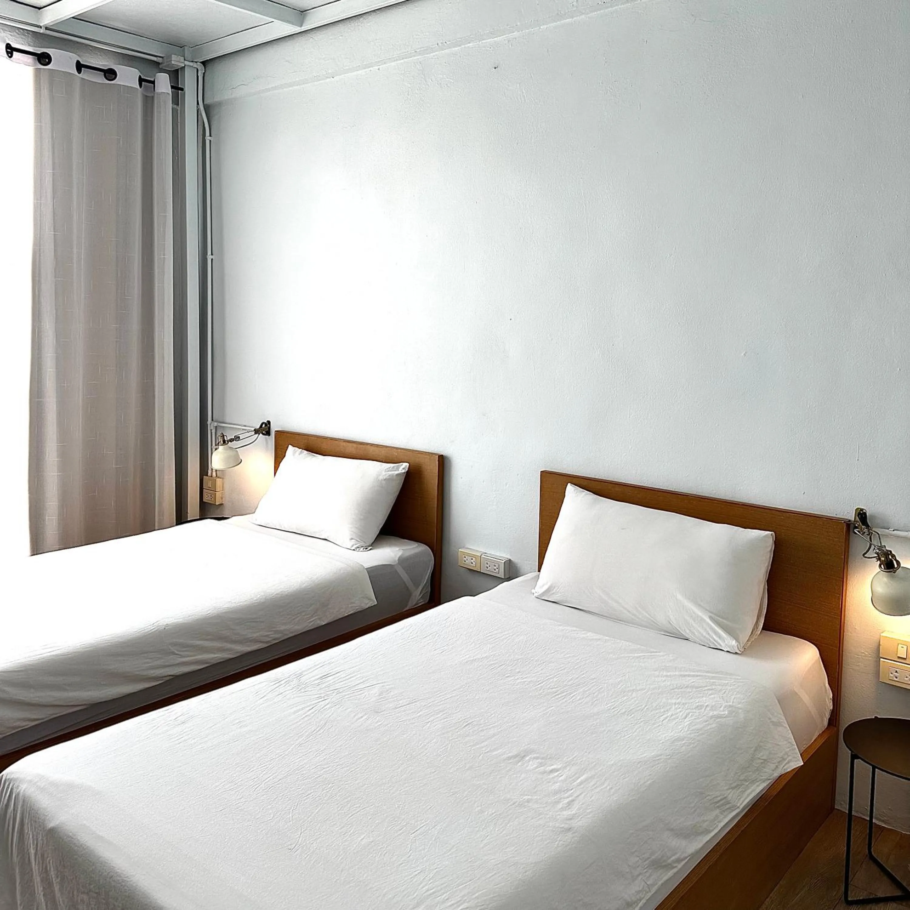 Twin Room with Private Bathroom in Beige Poshtels + Netflix