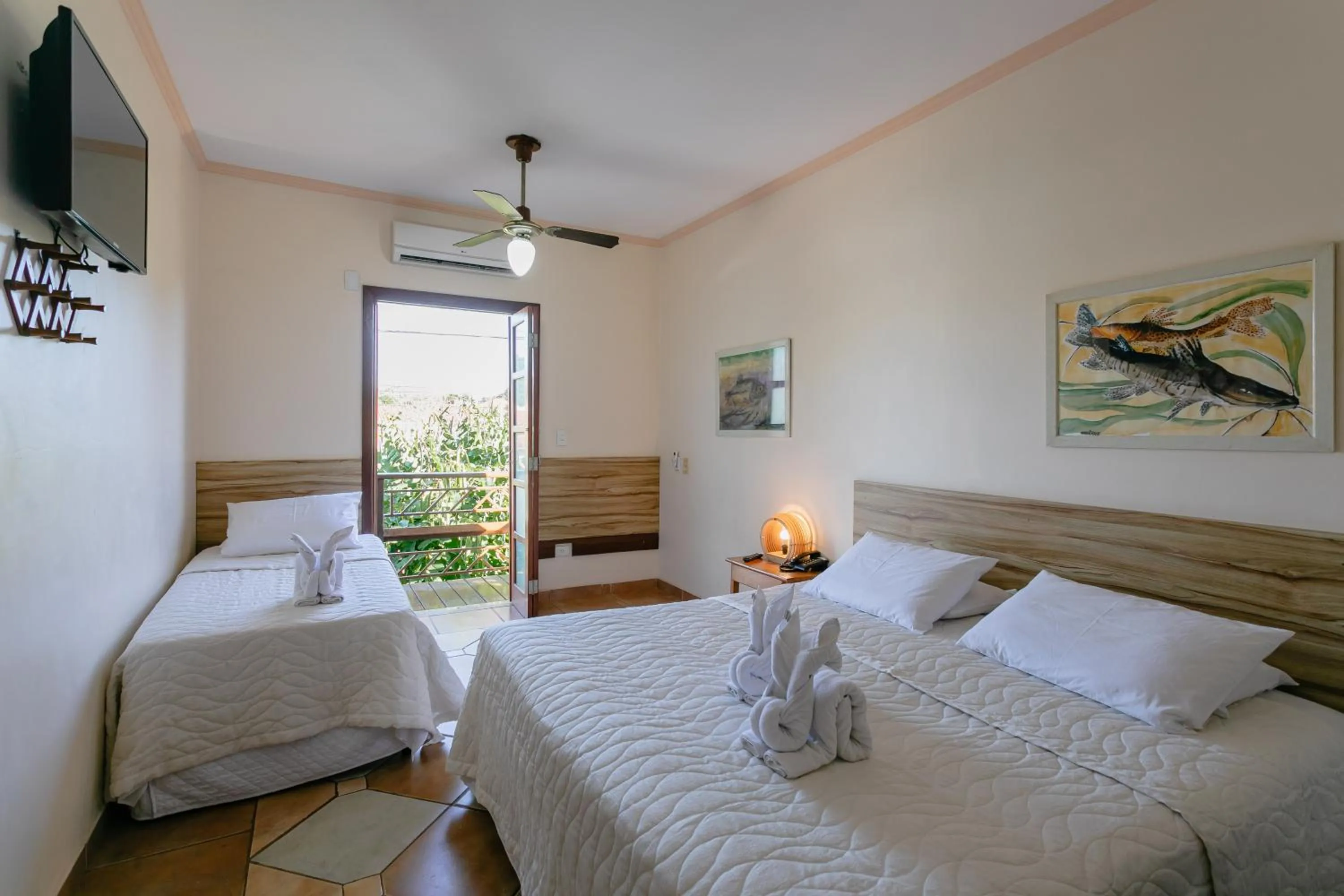 Luxury Triple Room in Hotel Pirá Miúna