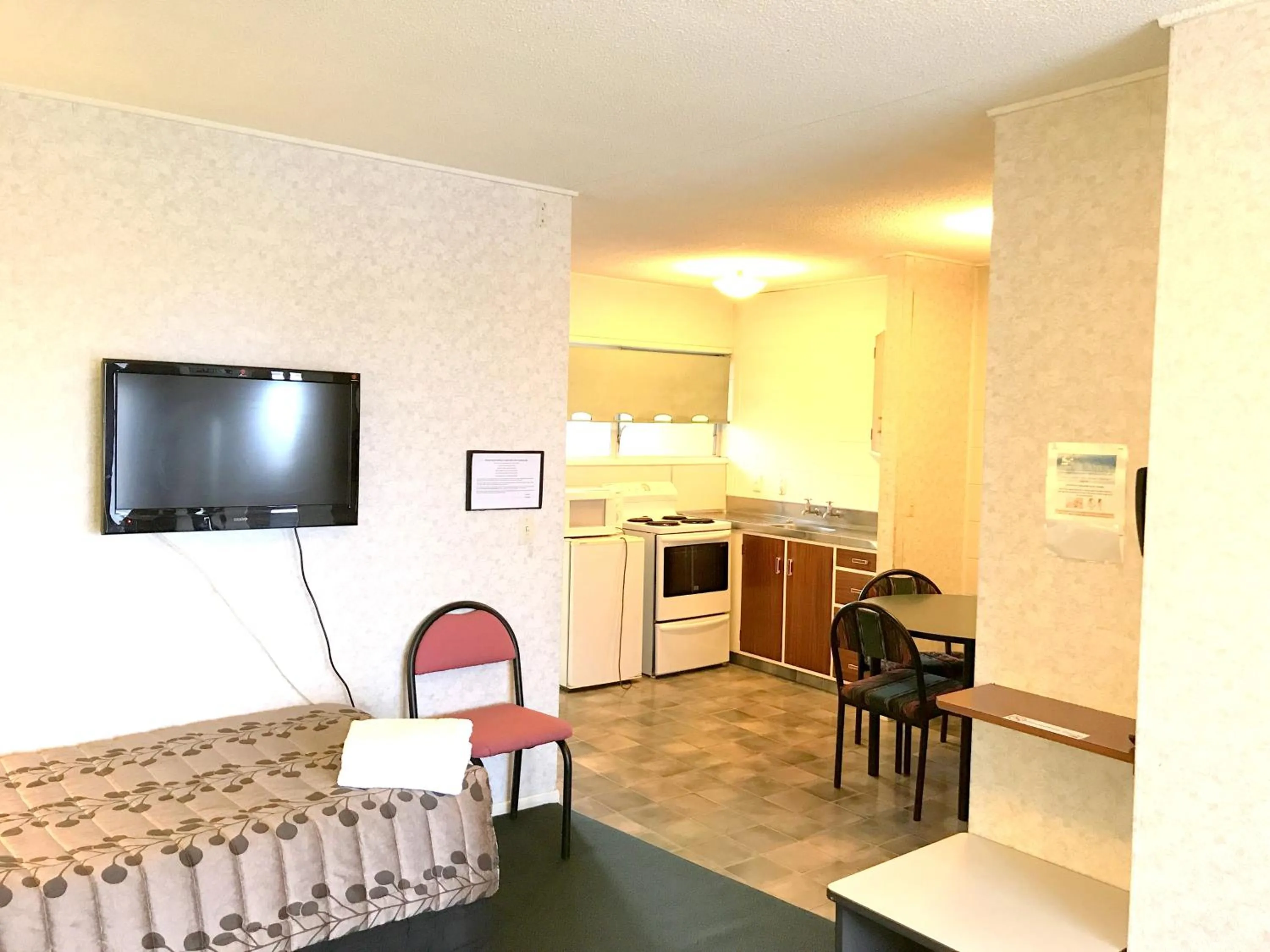 Budget Family Room in Greenview Motel