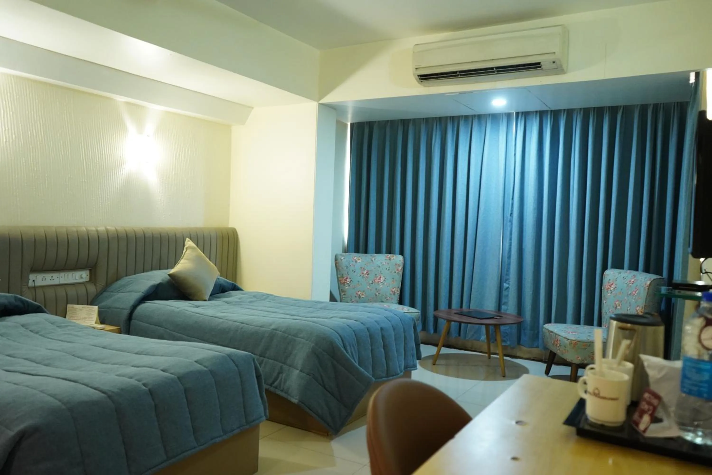 Deluxe Room in Hotel Diplomat, Colaba