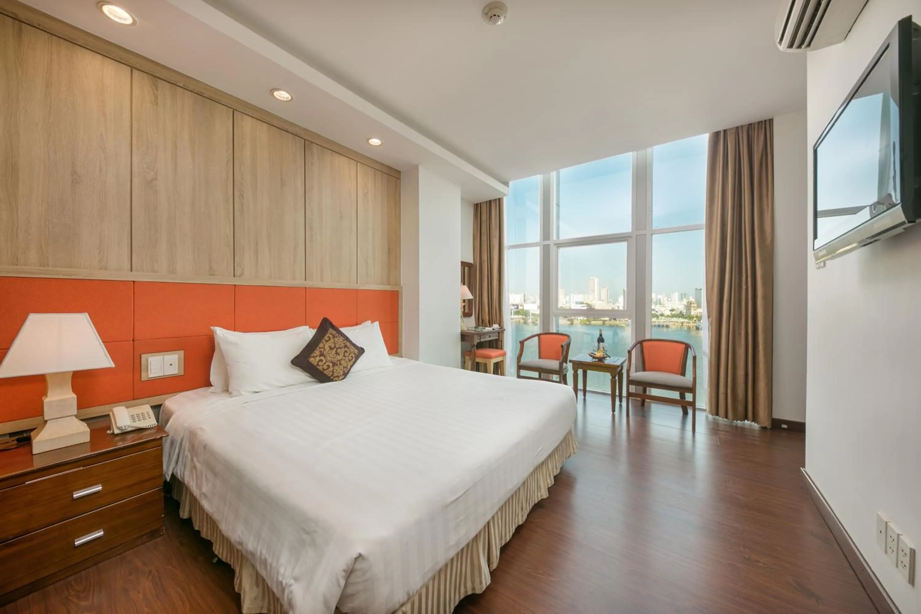 Executive King Bed Room with Han River View  in Sun River Hotel