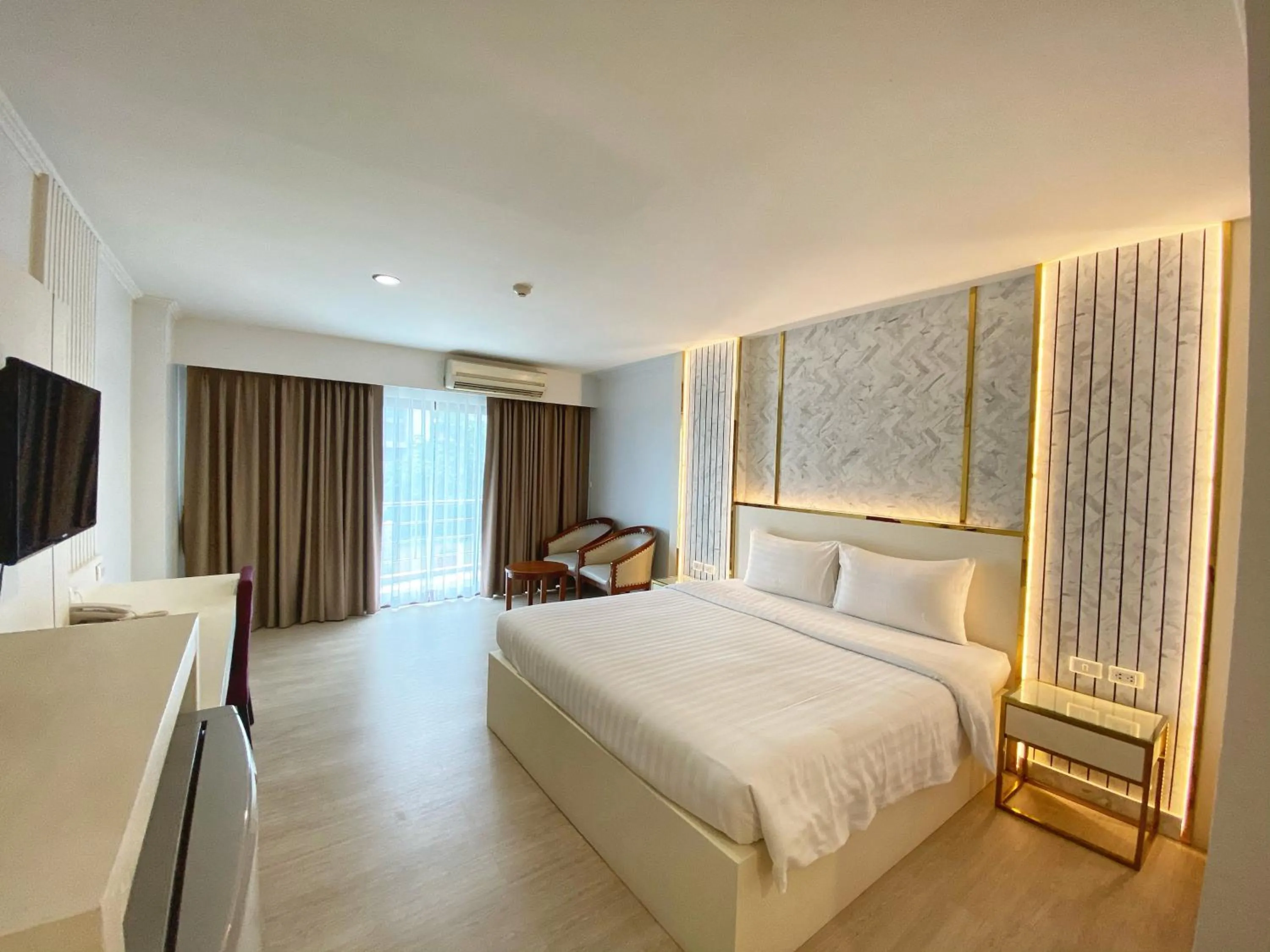 Deluxe Double Room with Pool Access in Best Beach Villa