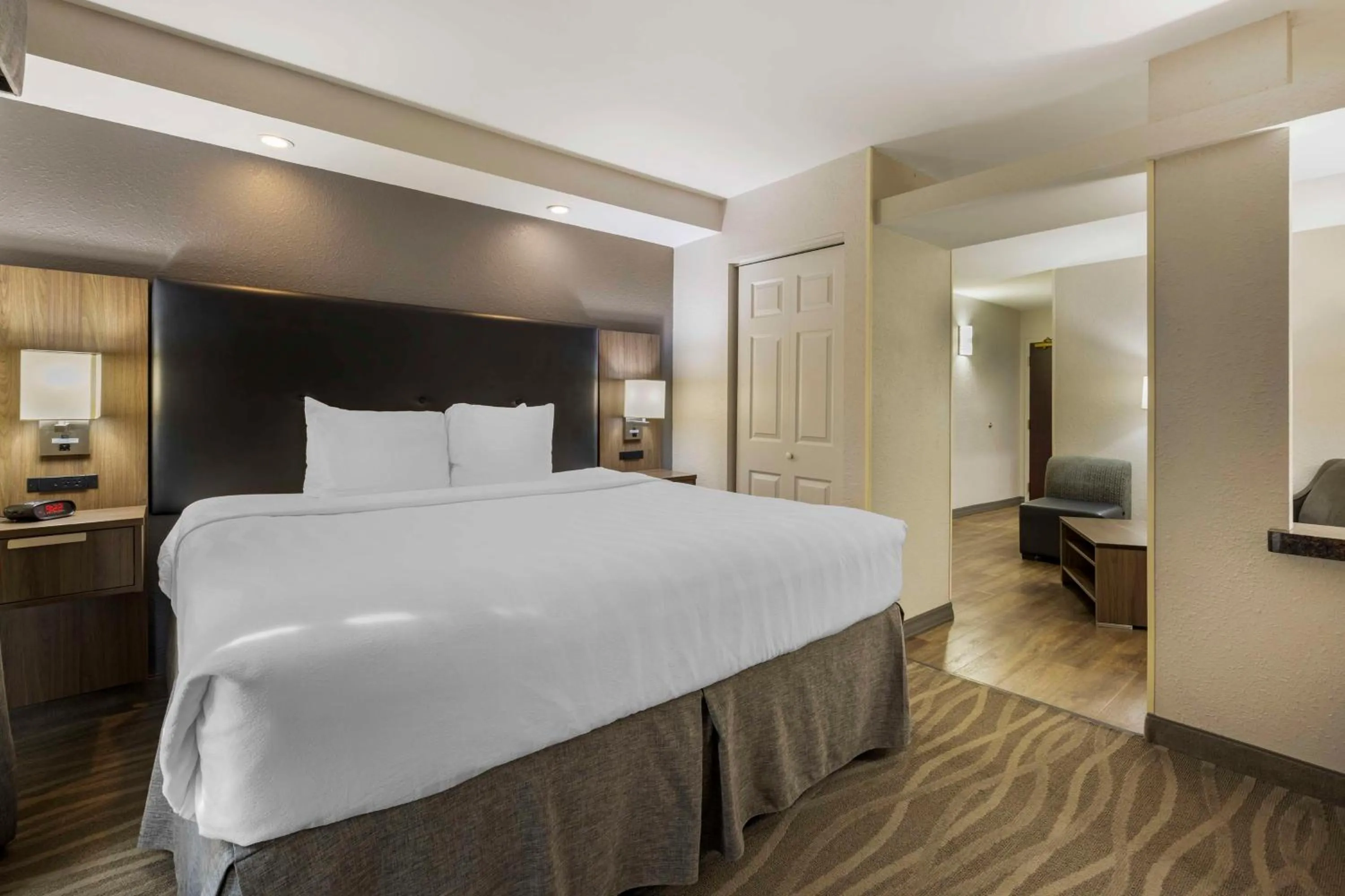 King Suite in Best Western Plus Nashville Airport Hotel - BNA