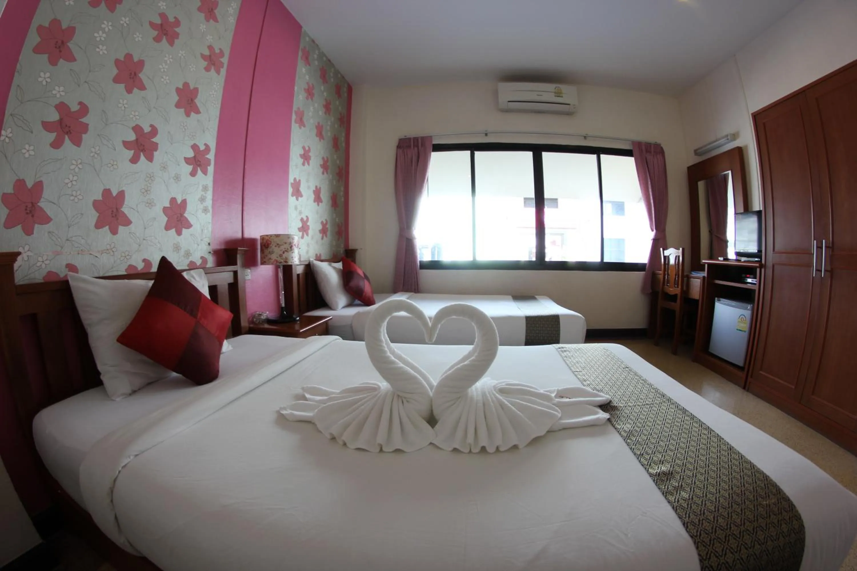 Deluxe Twin Room in Myplace@Surat Hotel