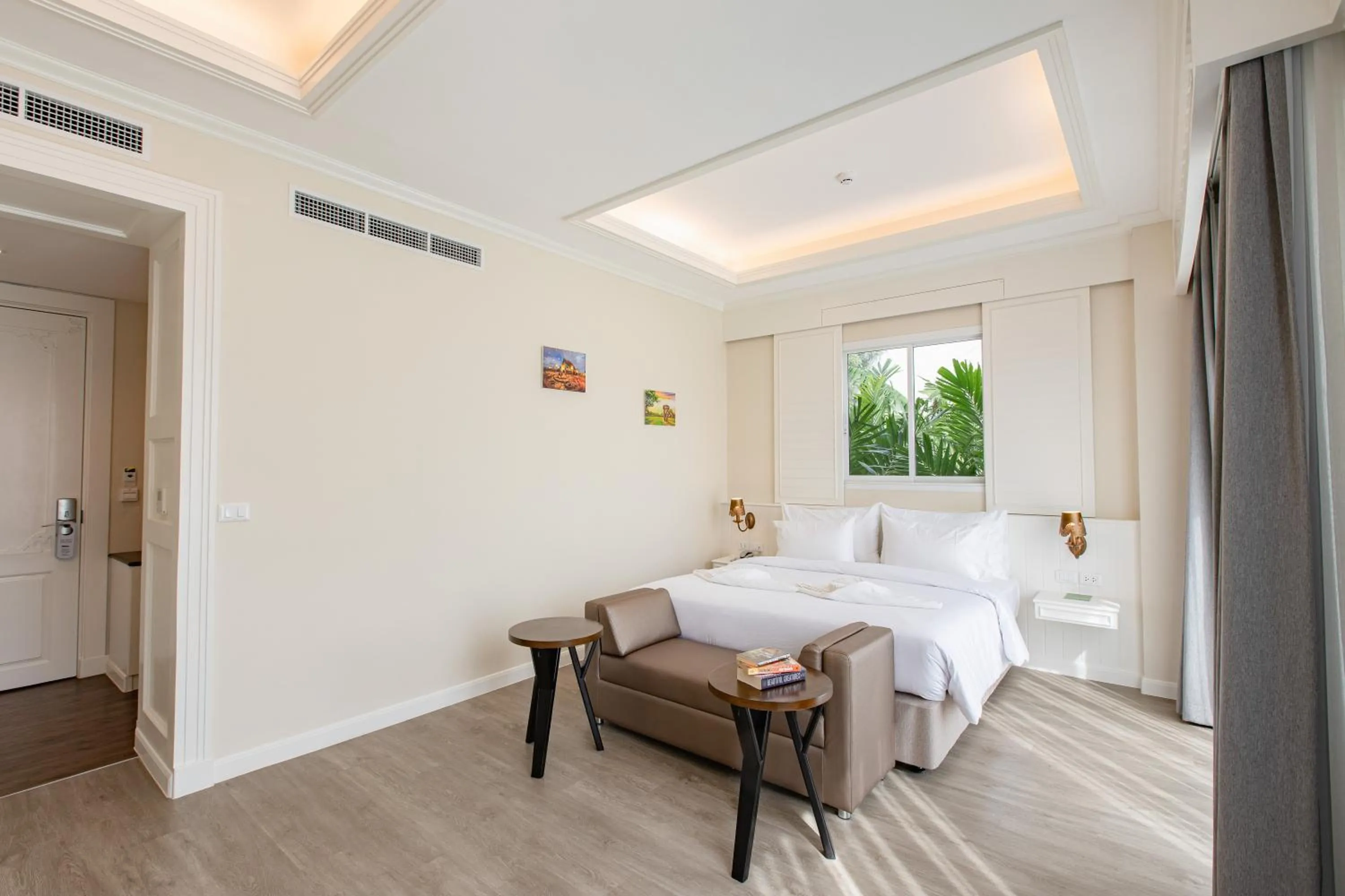 Premier King Room in Siam Tharadol