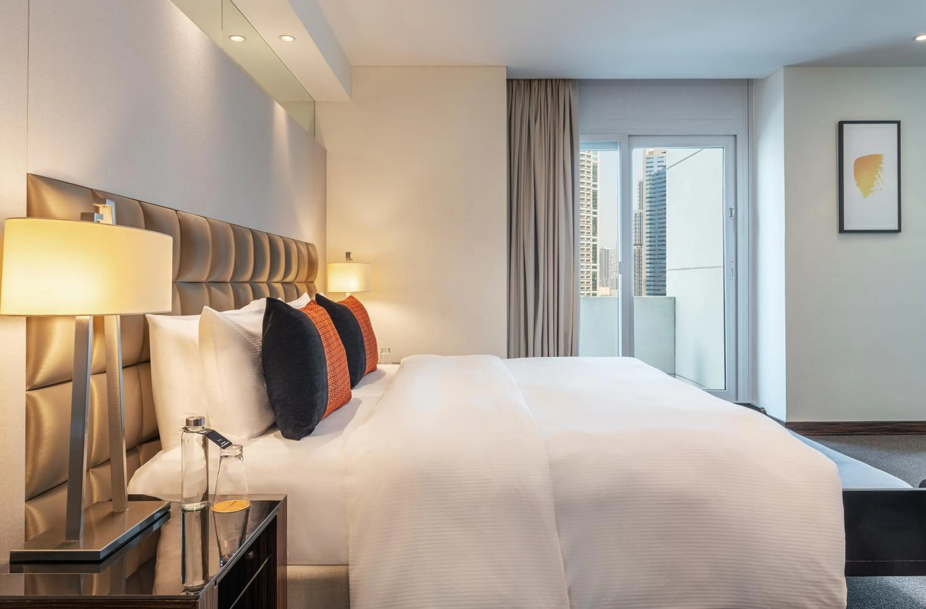 King Suite - Includes daily access to Riva Beach Club with free shuttle service in voco - Bonnington Dubai by IHG