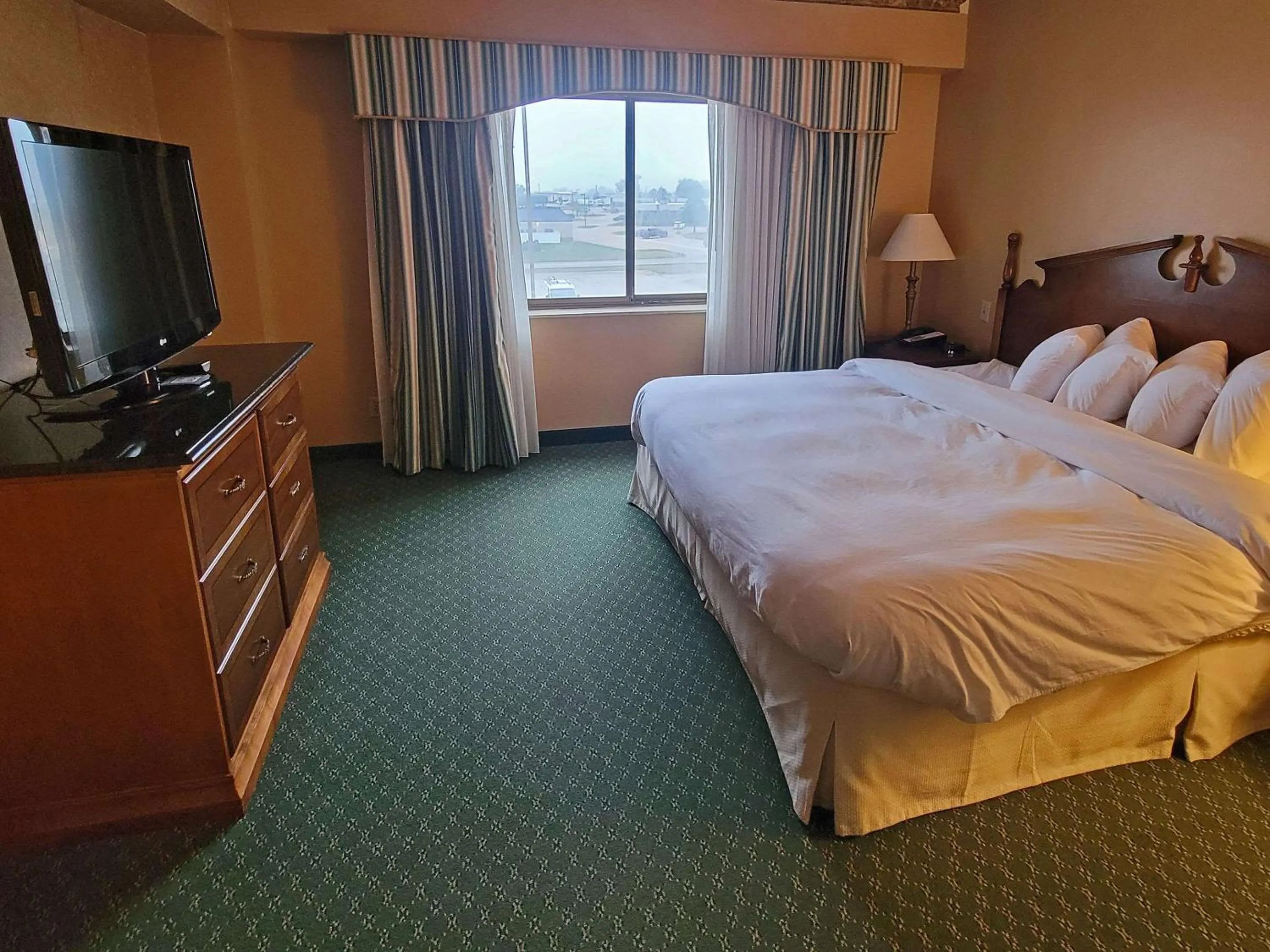 King Room - Disability Access/Non-Smoking in Radisson Hotel Cedar Rapids