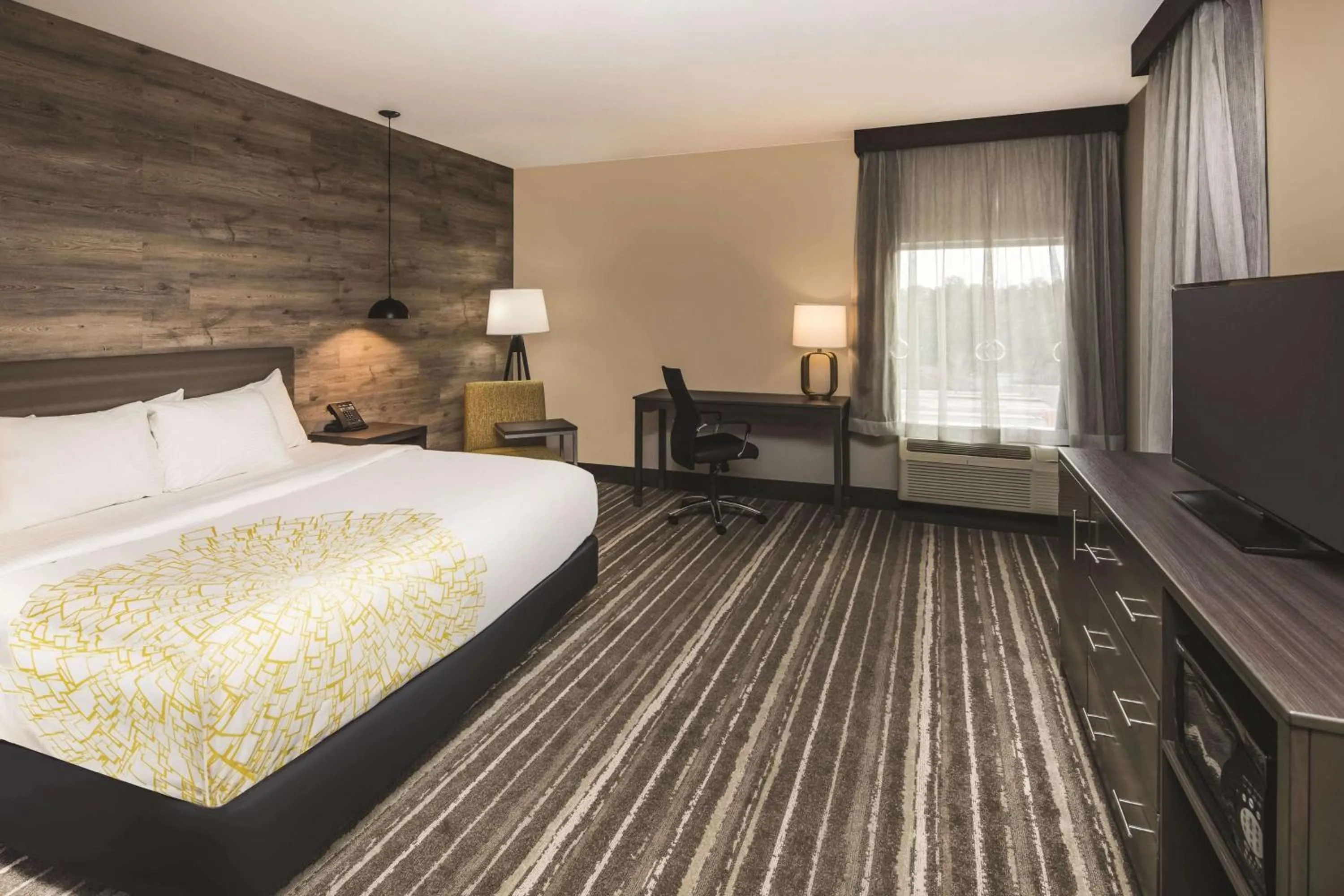 King Room - Mobility Access/Non-Smoking in La Quinta Inn & Suites by Wyndham Atlanta South - McDonough