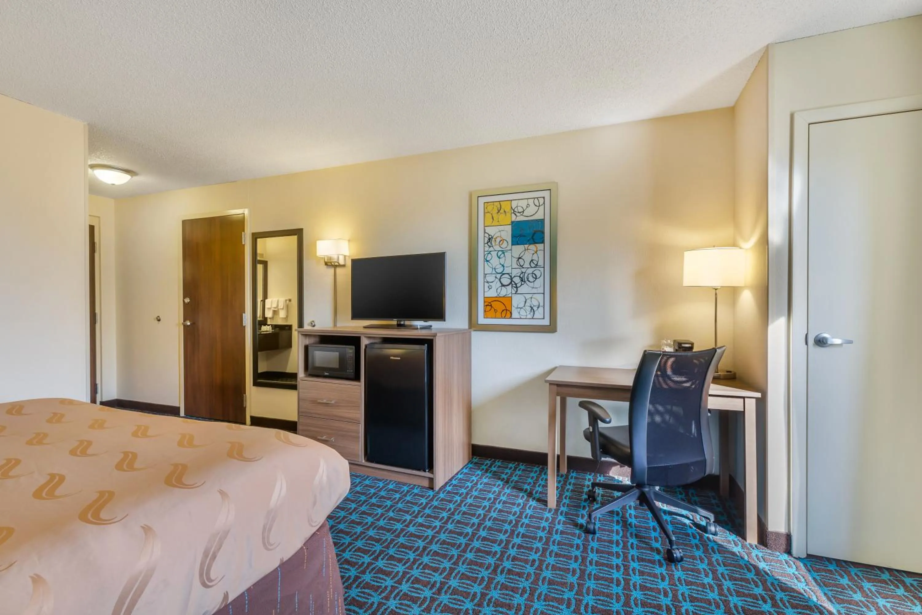 King Room with Sofabed in Quality Inn & Suites Sandusky