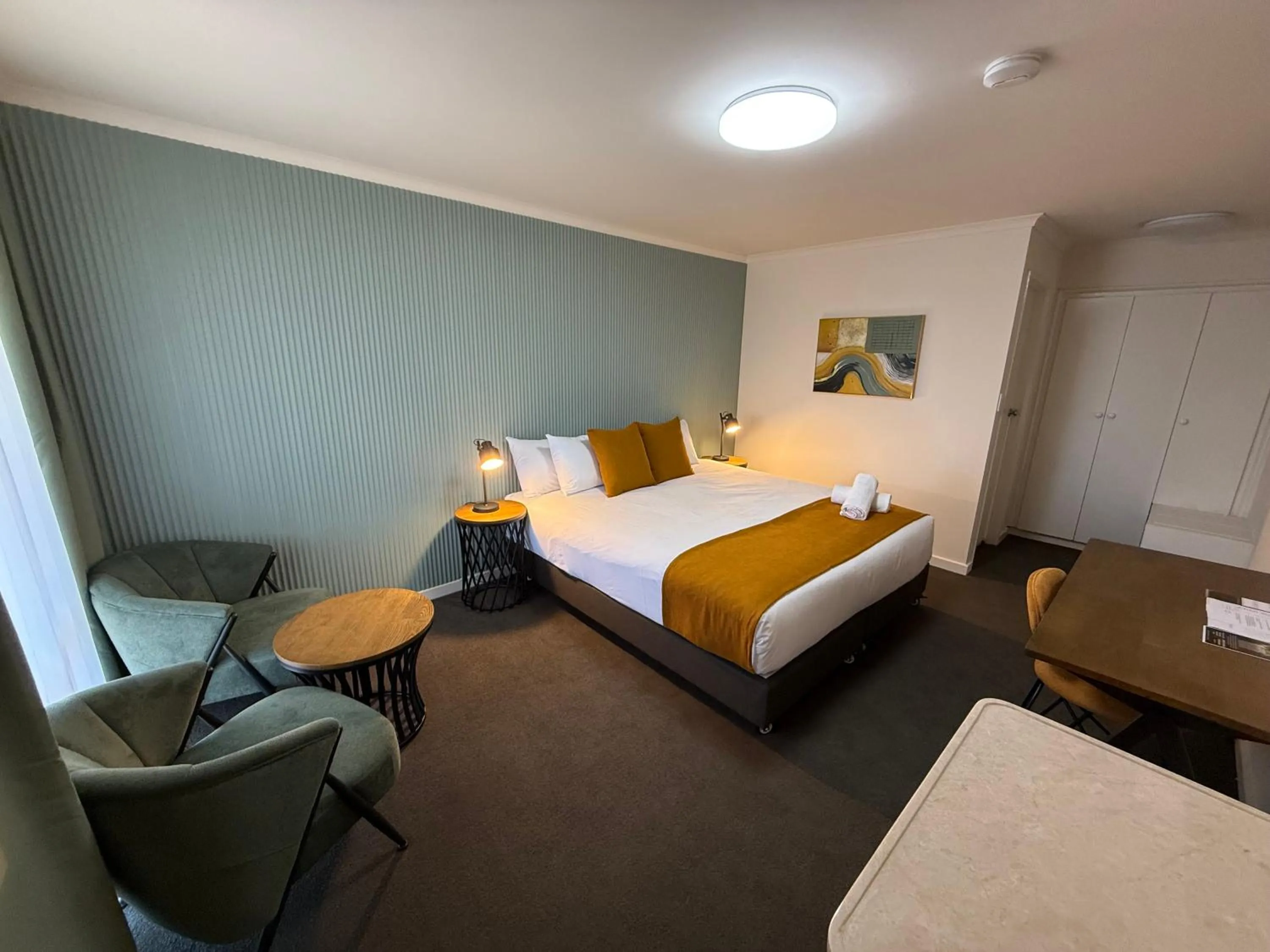 Standard King Room in Mid City Motel Warrnambool