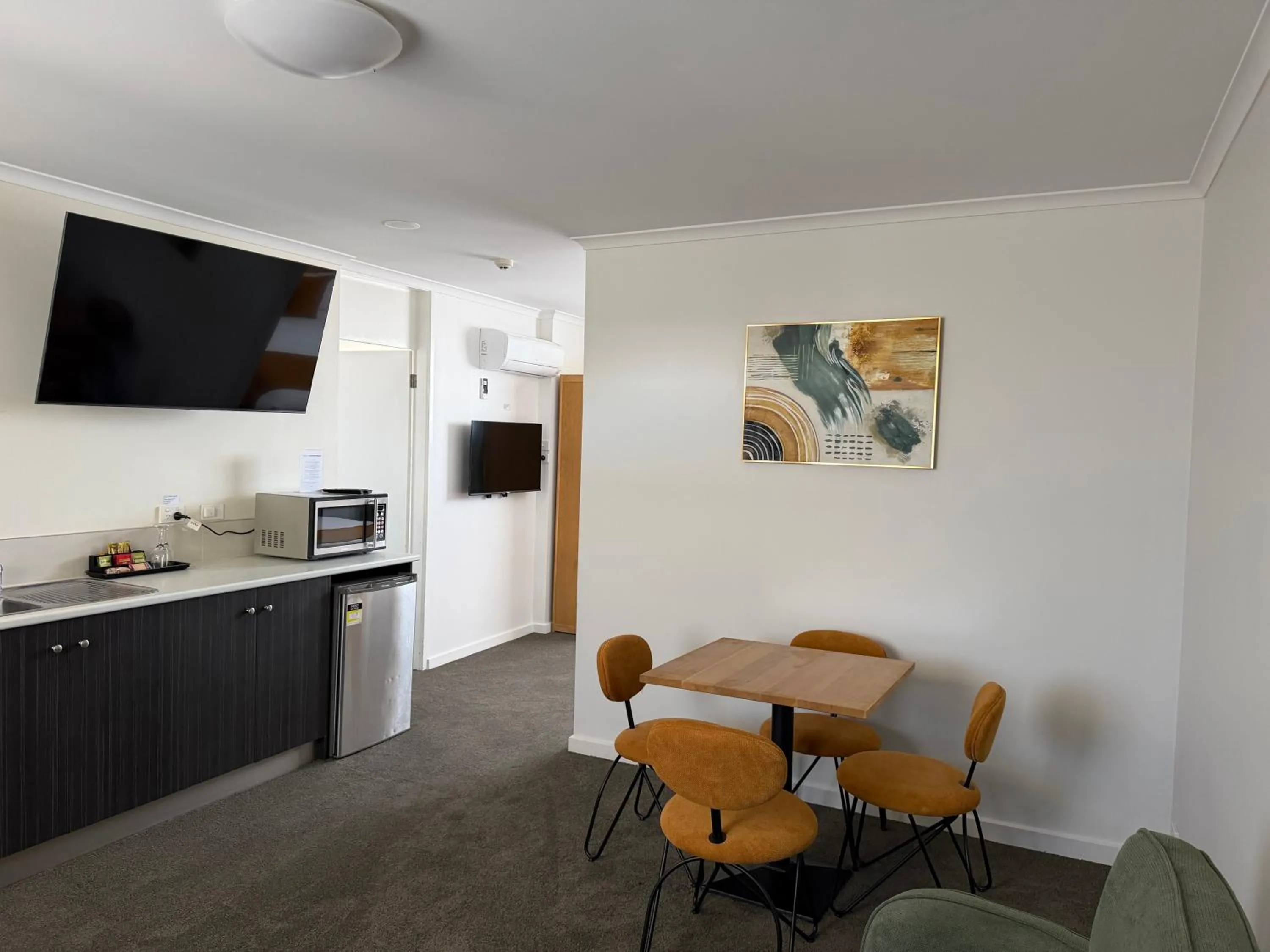 Family Suite in Mid City Motel Warrnambool