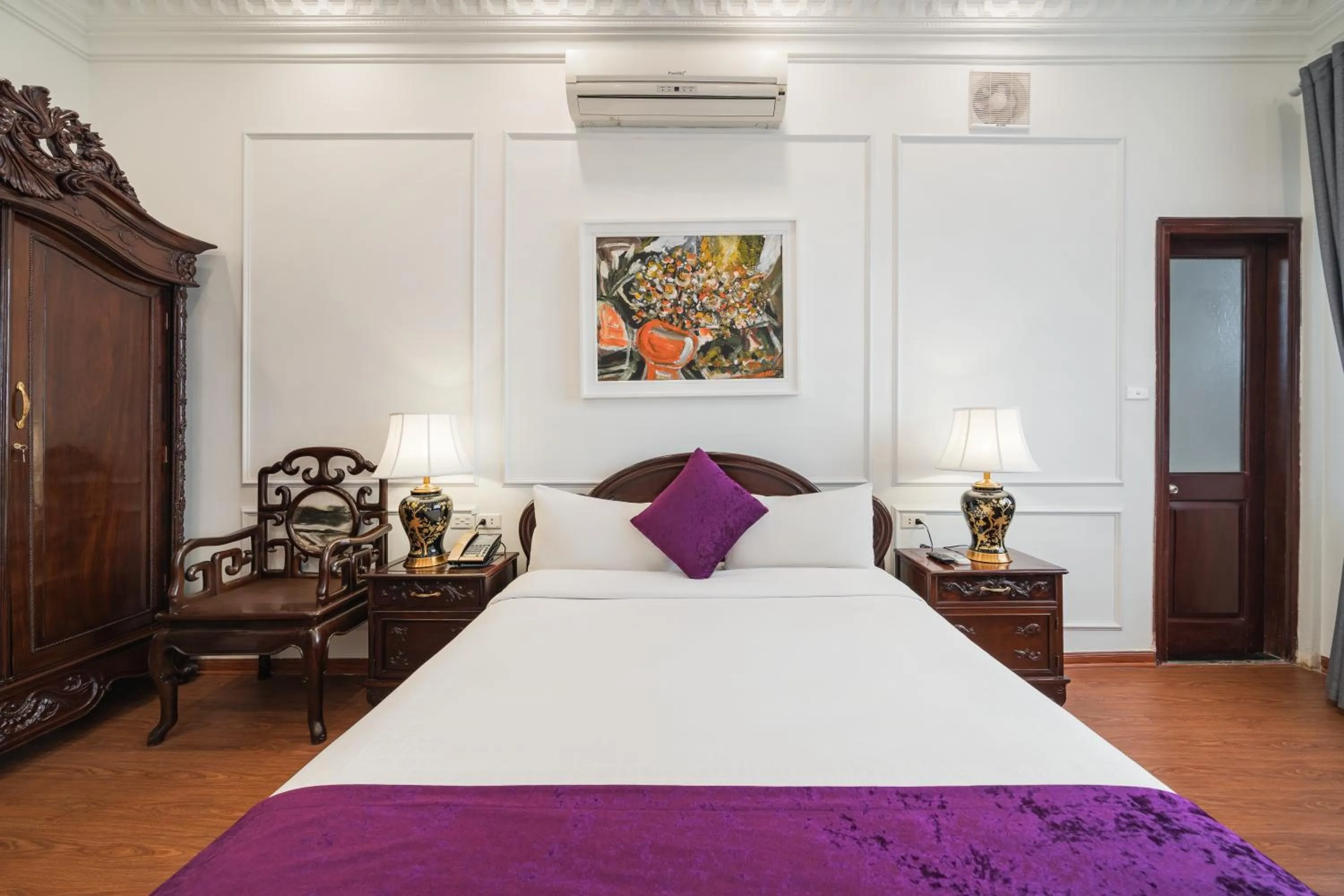 Deluxe Quiet Double or Twin Room in Hanoi Little Town Hotel
