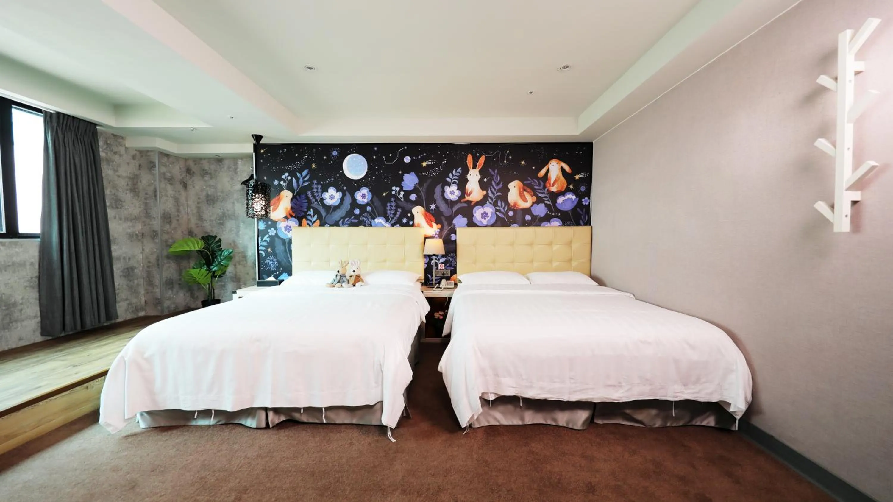 Deluxe Quadruple Room in Urtrip Hotel