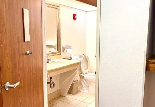 King Room - Disability Access - Non-Smoking in Quality Inn & Suites Golden - Denver West
