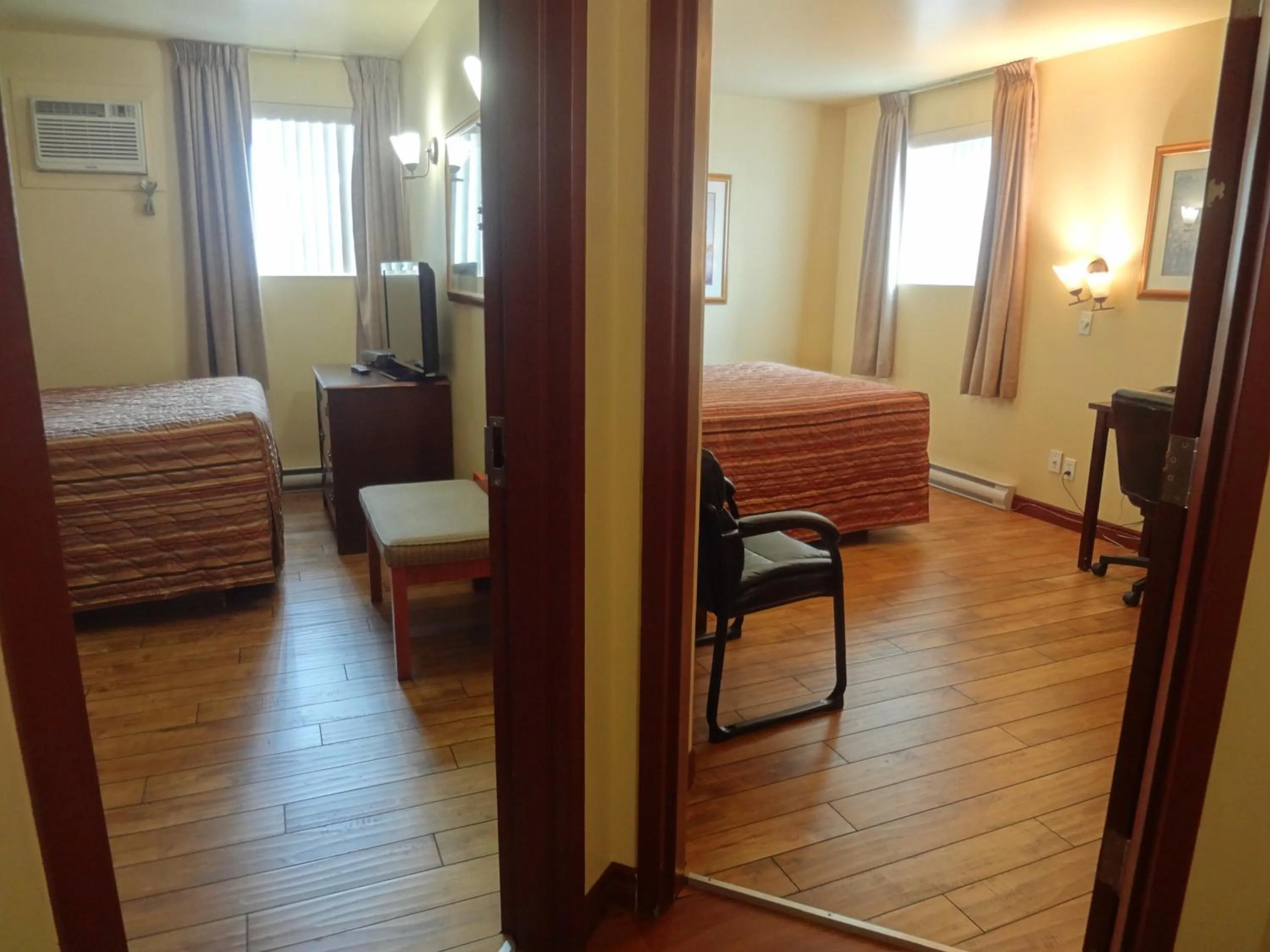 Connecting Room - Basement (6 Adults) in Hotel Citadelle