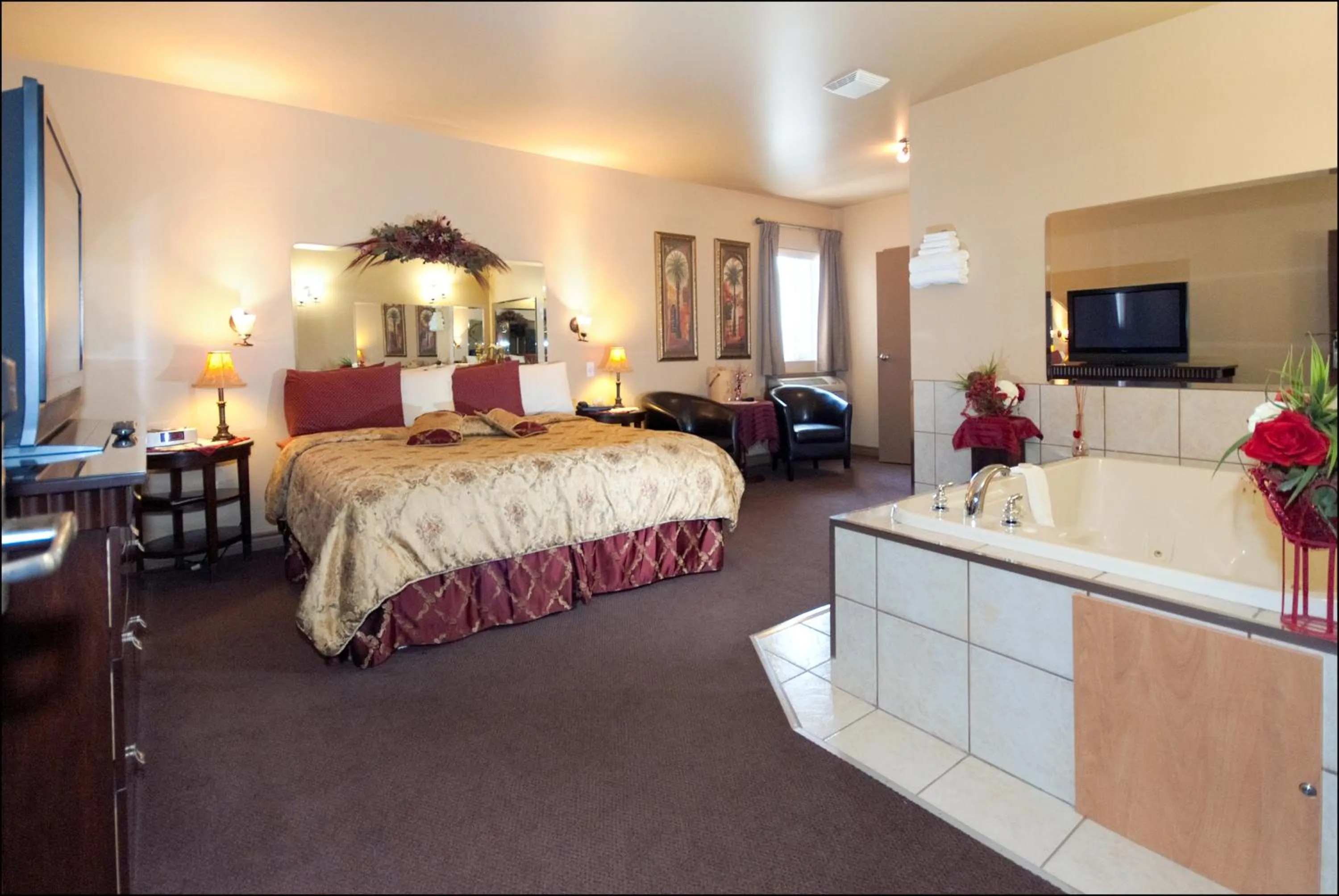 King Room with Hot Tub in Hotel Citadelle