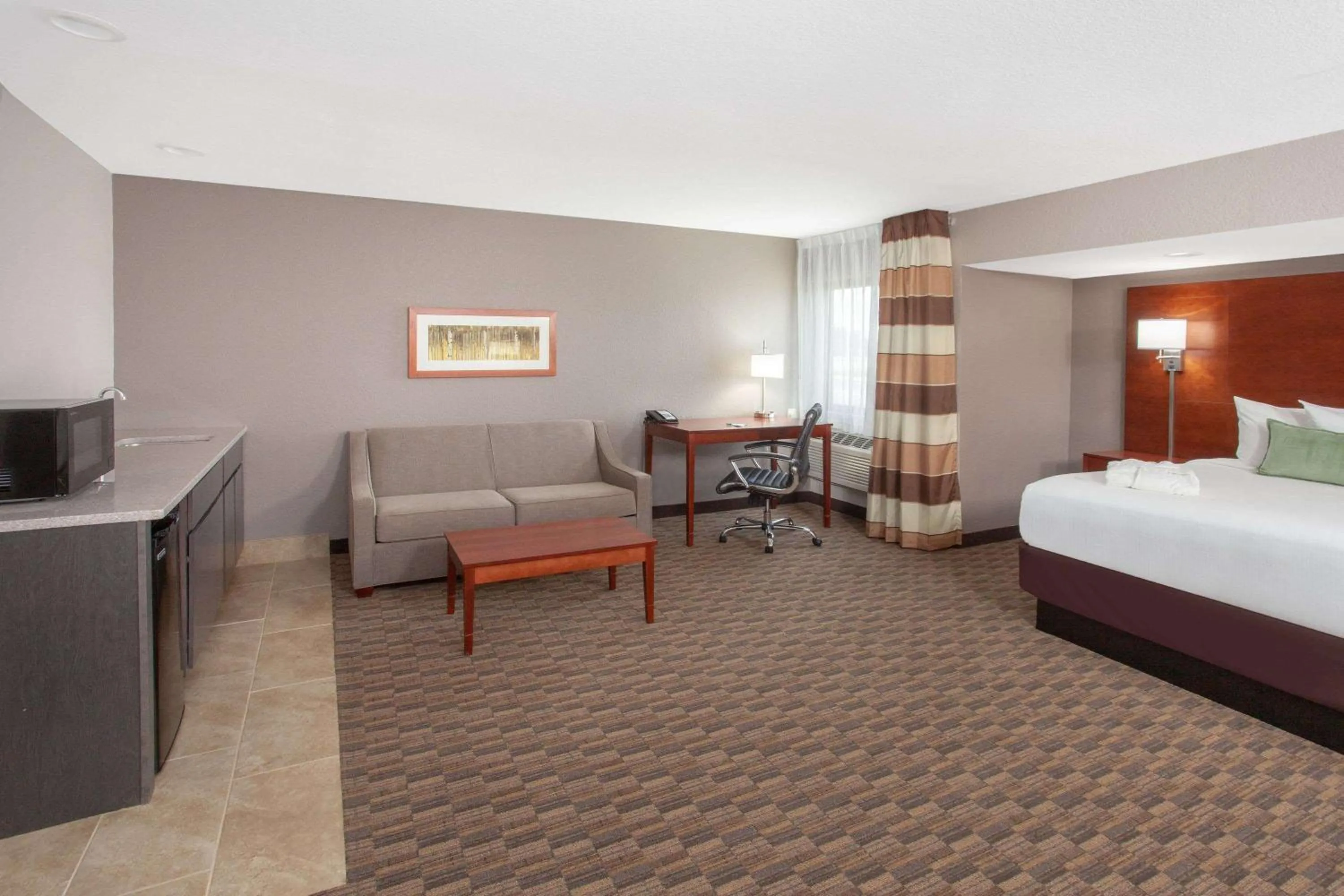 Executive King Room - Non-Smoking in Wyndham Garden Fort Wayne