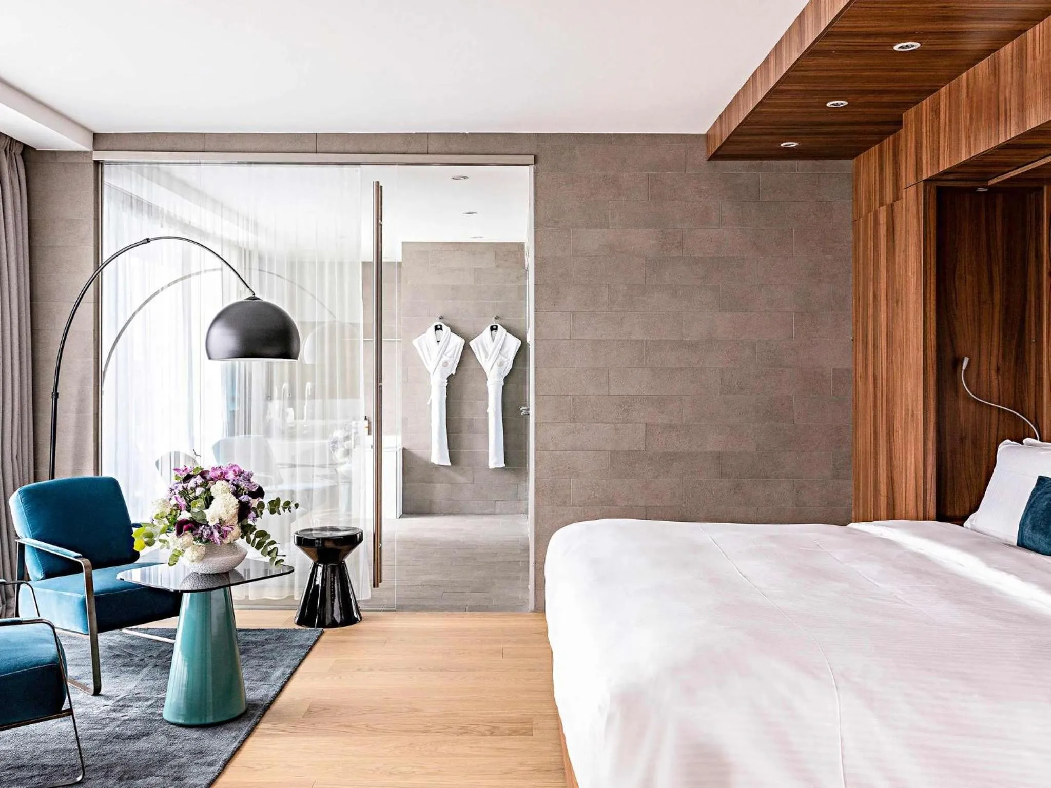 PENTHOUSE EIFFEL with One King Bed and View - Top floor in Pullman Paris Tour Eiffel