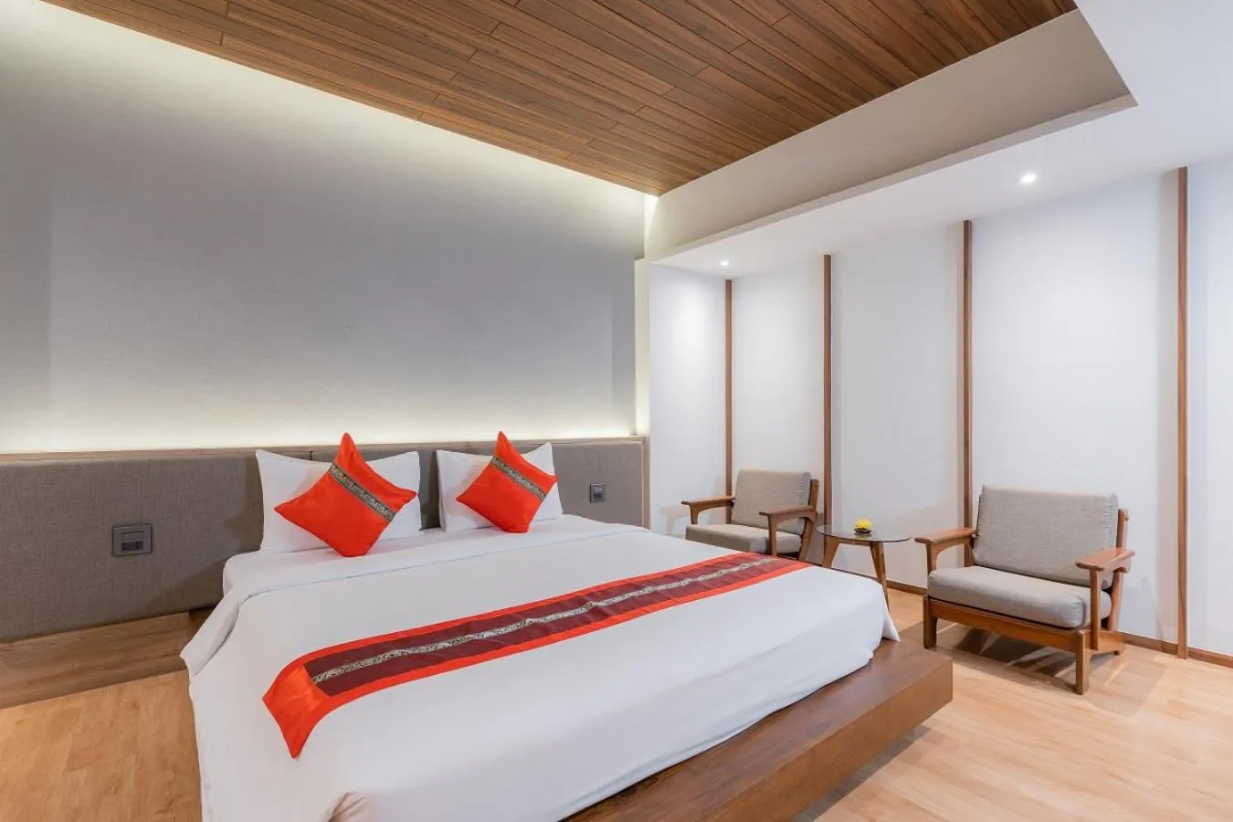 Superior Room with Bathtub in True Siam Phayathai Hotel