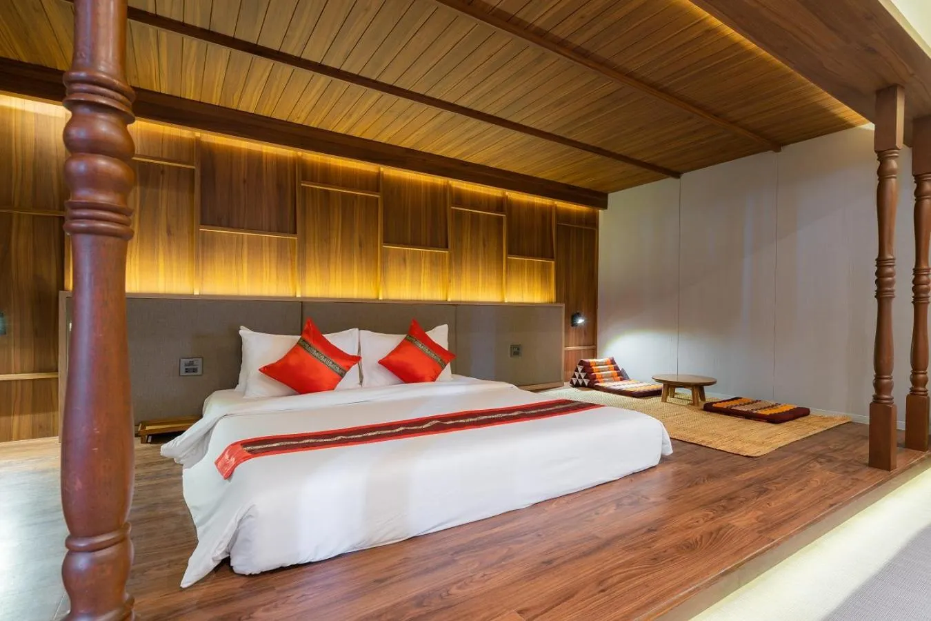 Special Offer - Deluxe Double Room in True Siam Phayathai Hotel
