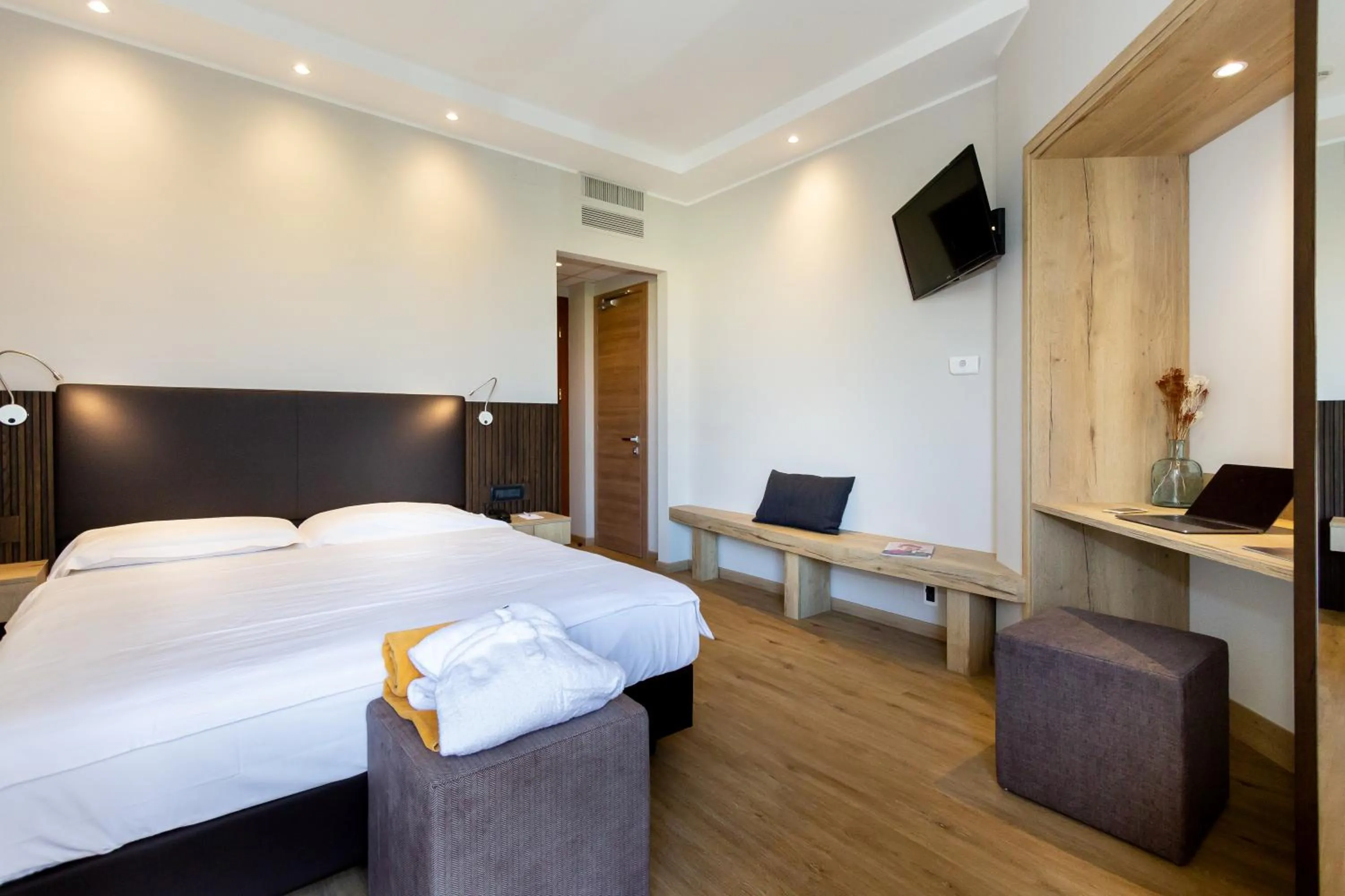 Queen Room with Balcony in Hotel Terme Leonardo