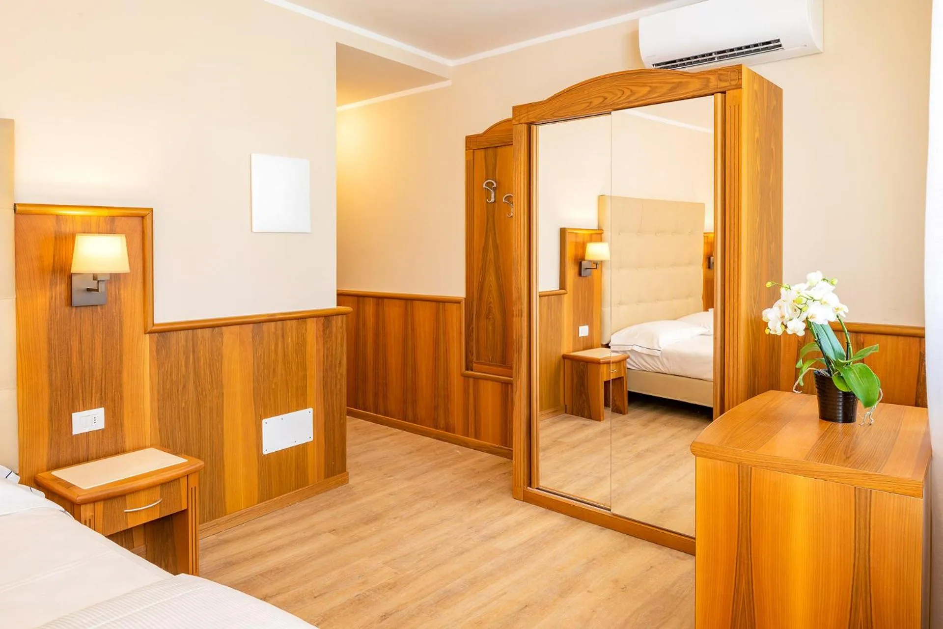 Standard Triple Room in Hotel Centrale