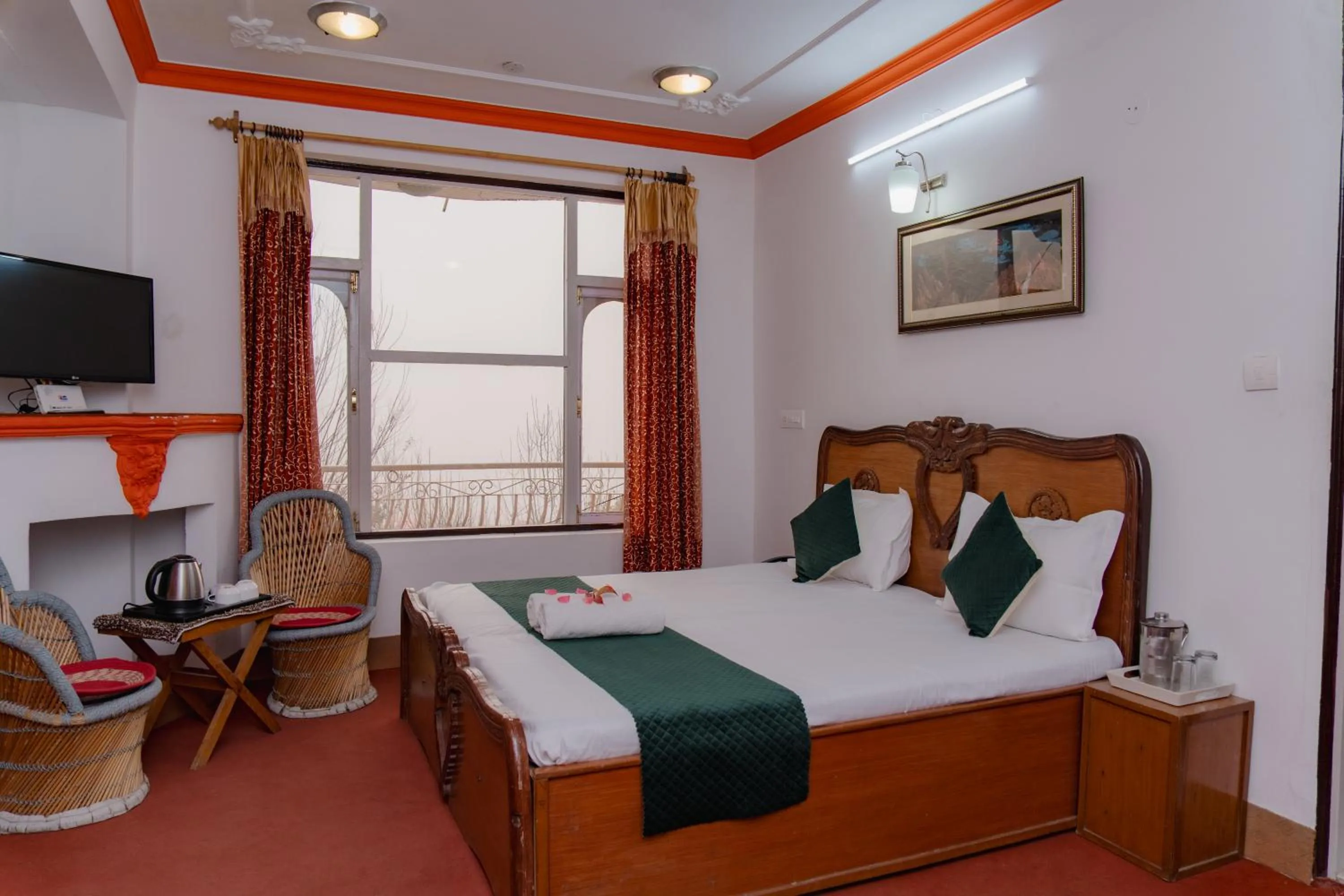 Deluxe Double Room with Balcony in Hotel Victoriya Palace,Mcleod Ganj