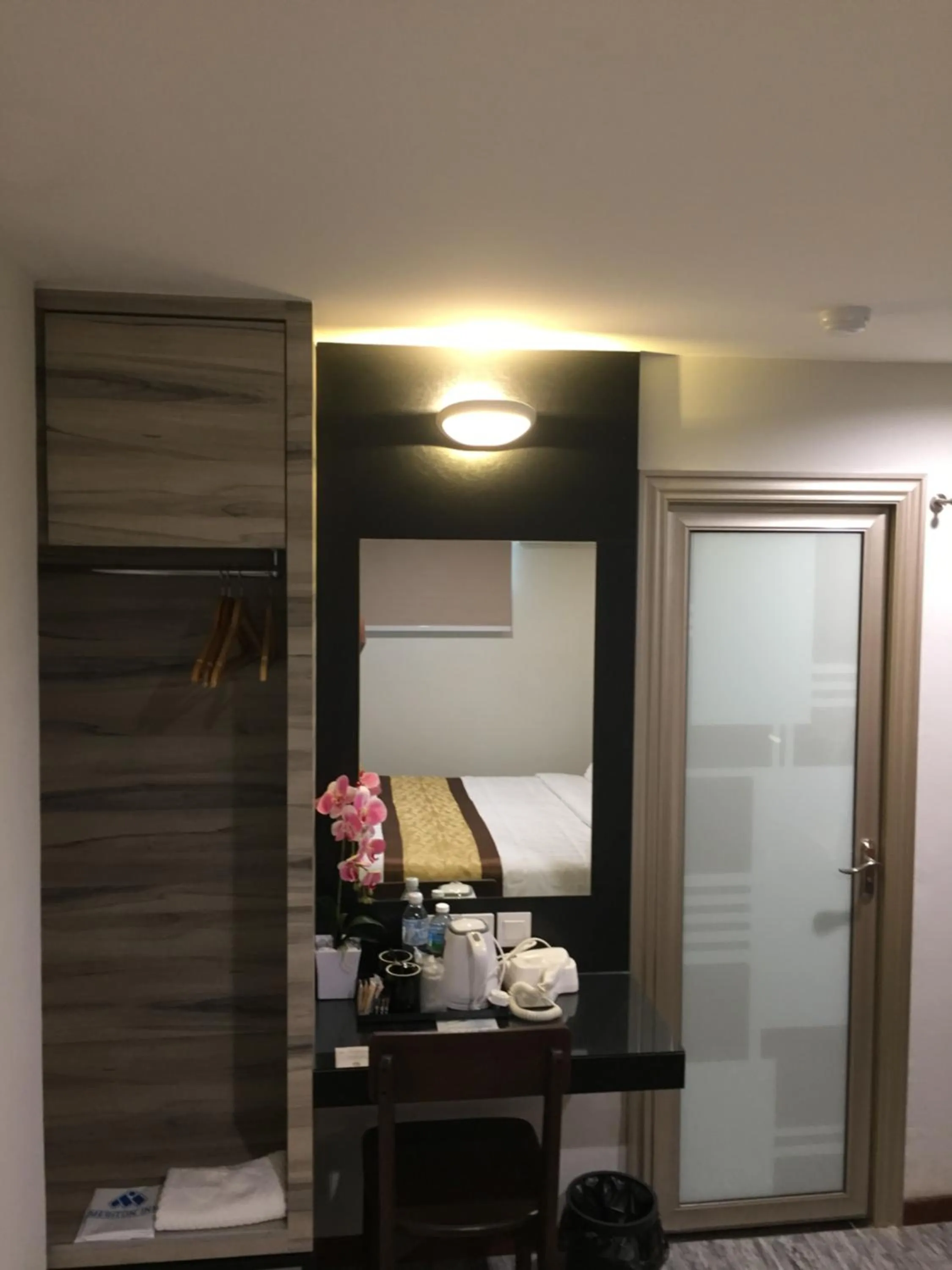 Standard King Room in Meriton Inn