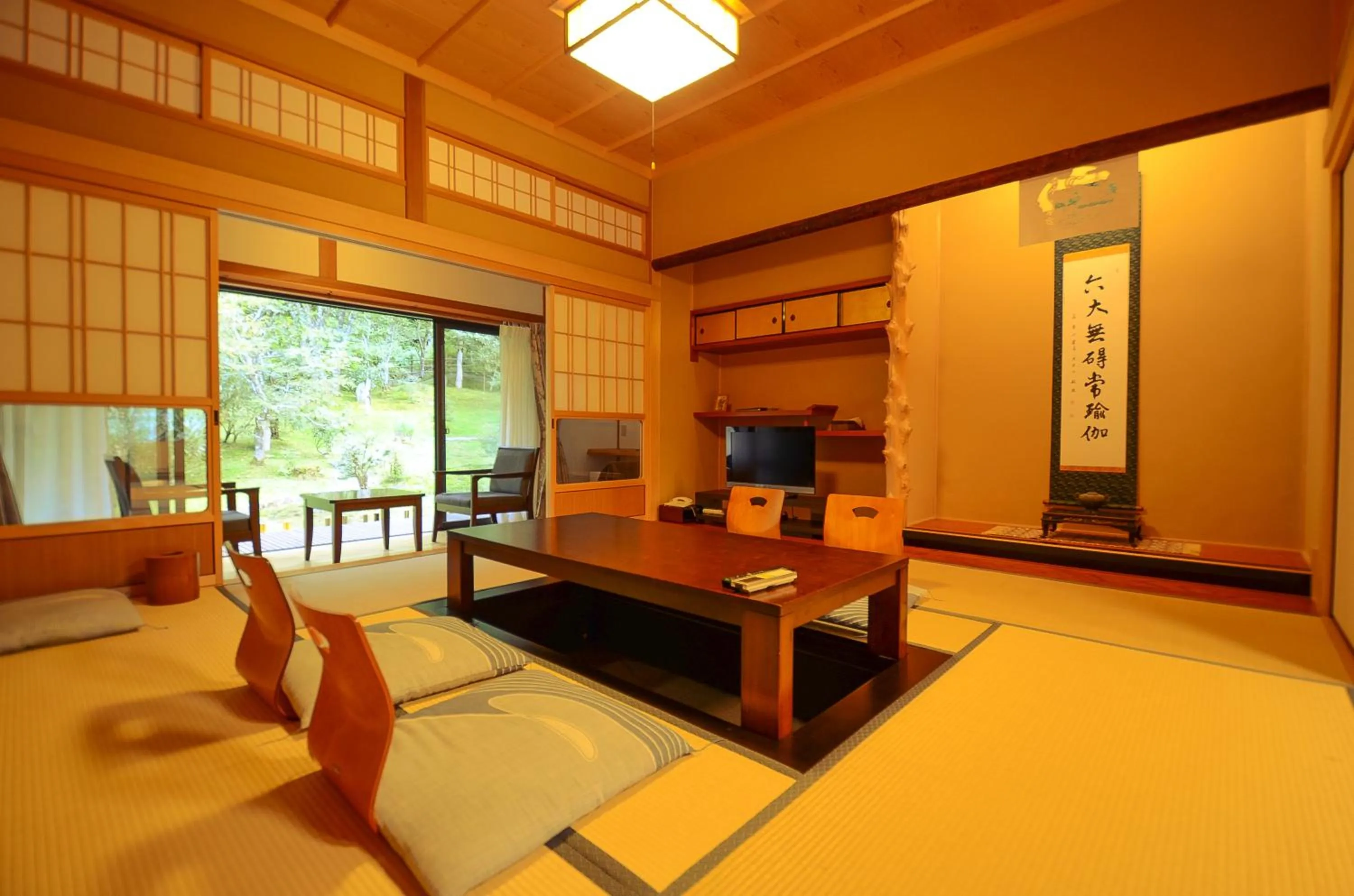 Deluxe Japanese-Style Room - Annex Garden View in 高野山 宿坊 不動院 -Koyasan Shukubo Fudoin-