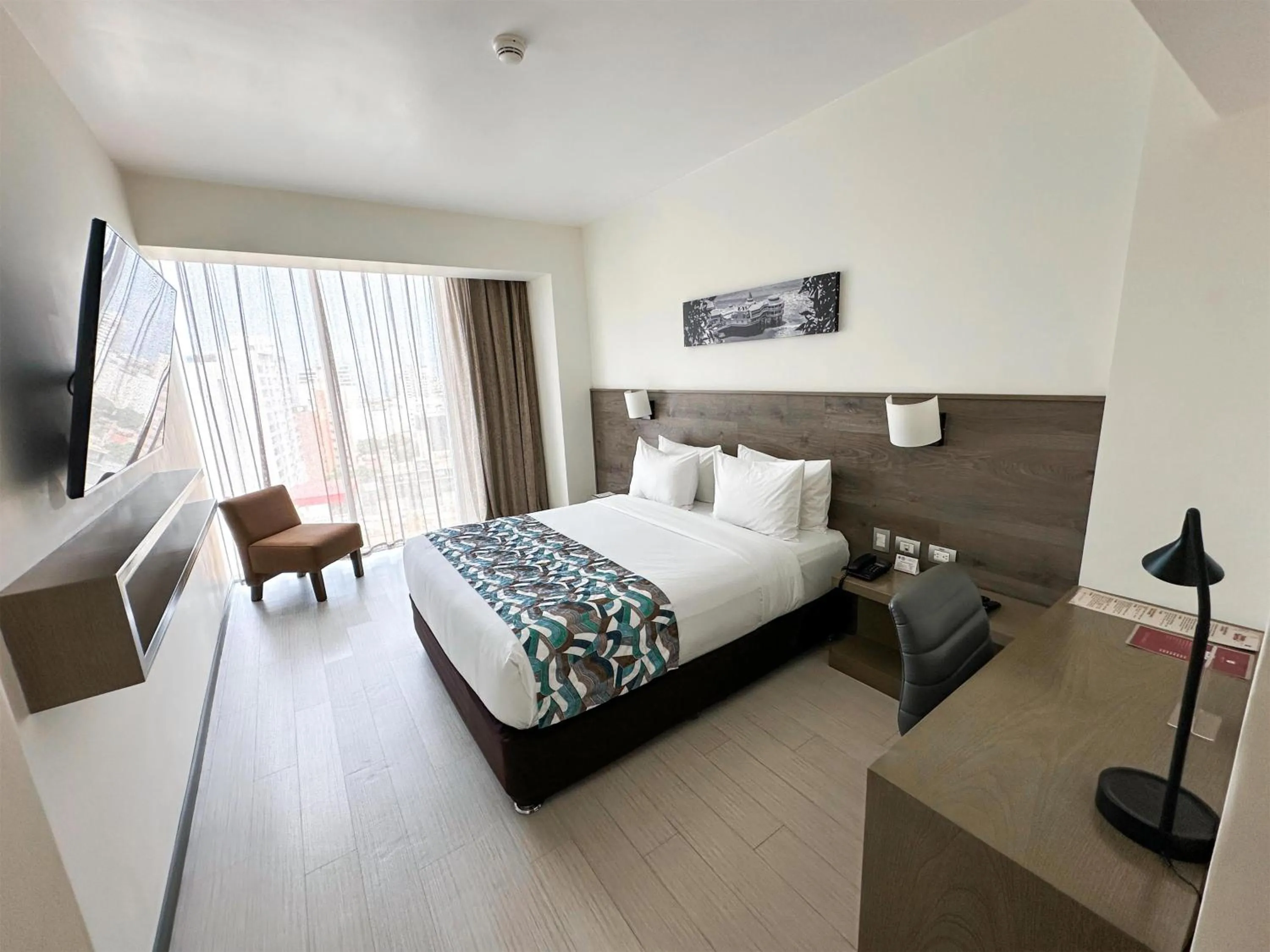 Superior Queen Room in Best Western Plus Urban Larco Hotel