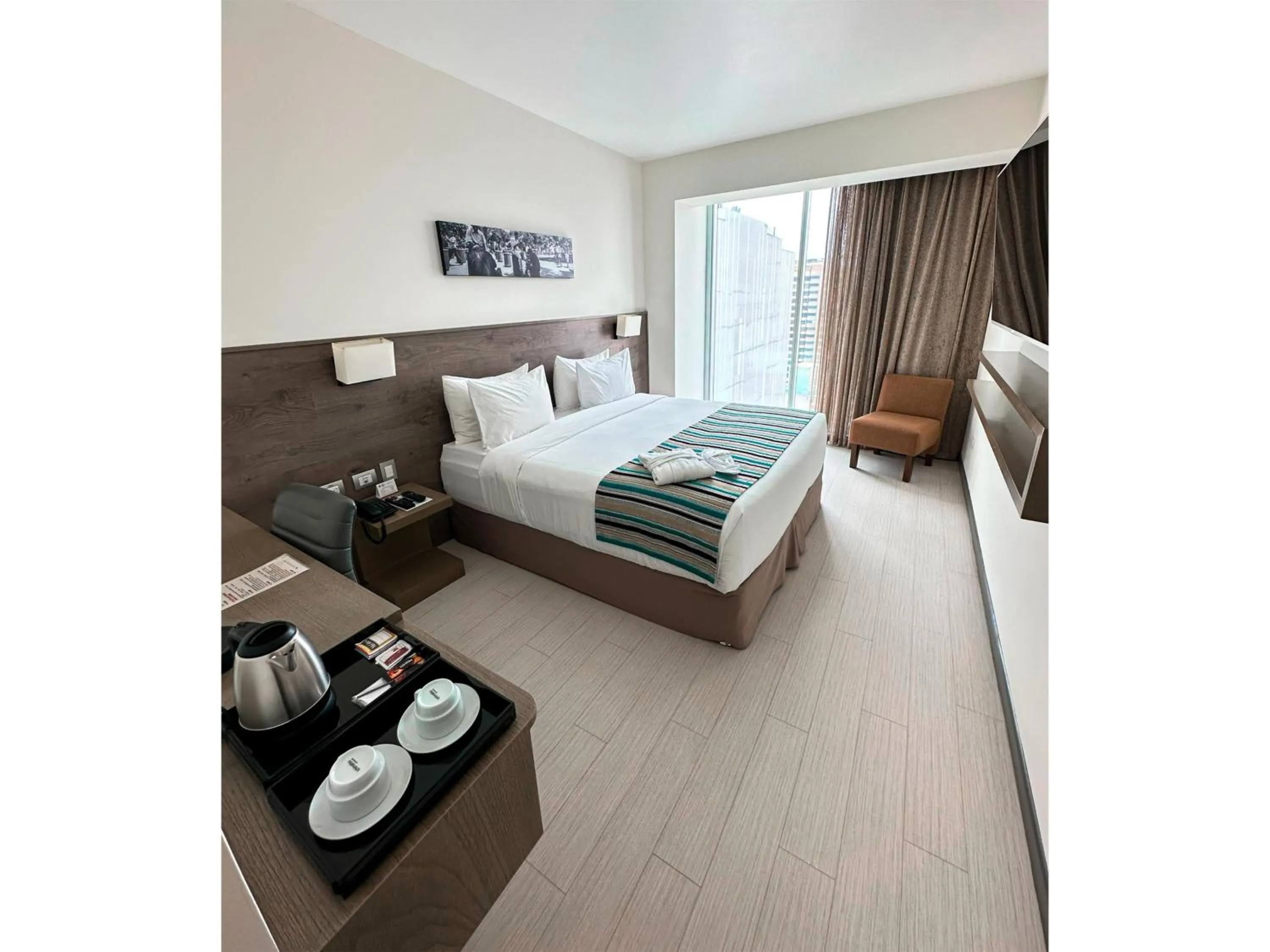 Junior King Suite with Partial Ocean View in Best Western Plus Urban Larco Hotel