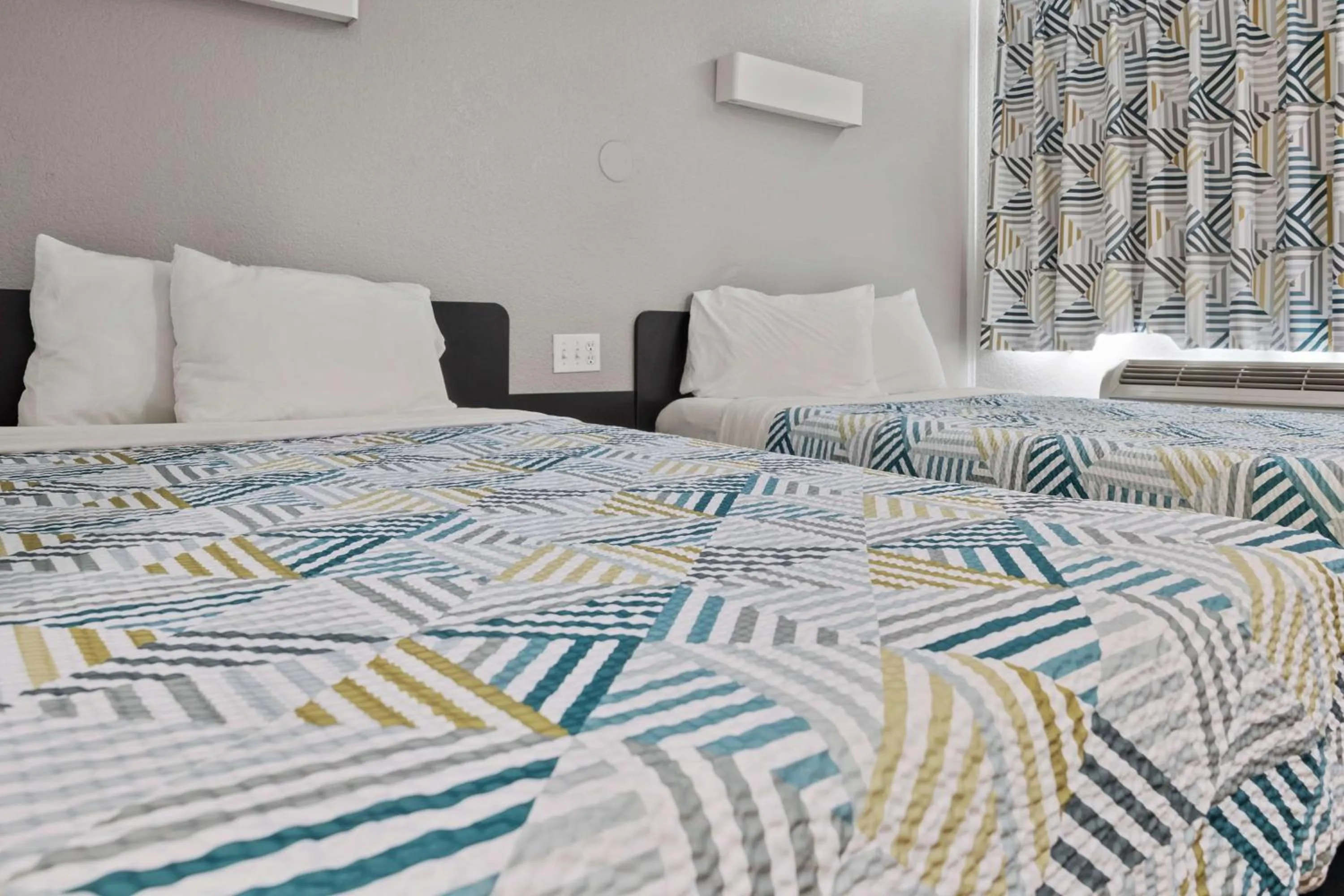 Deluxe Quadruple Room in Motel 6-Ventura, CA - Beach