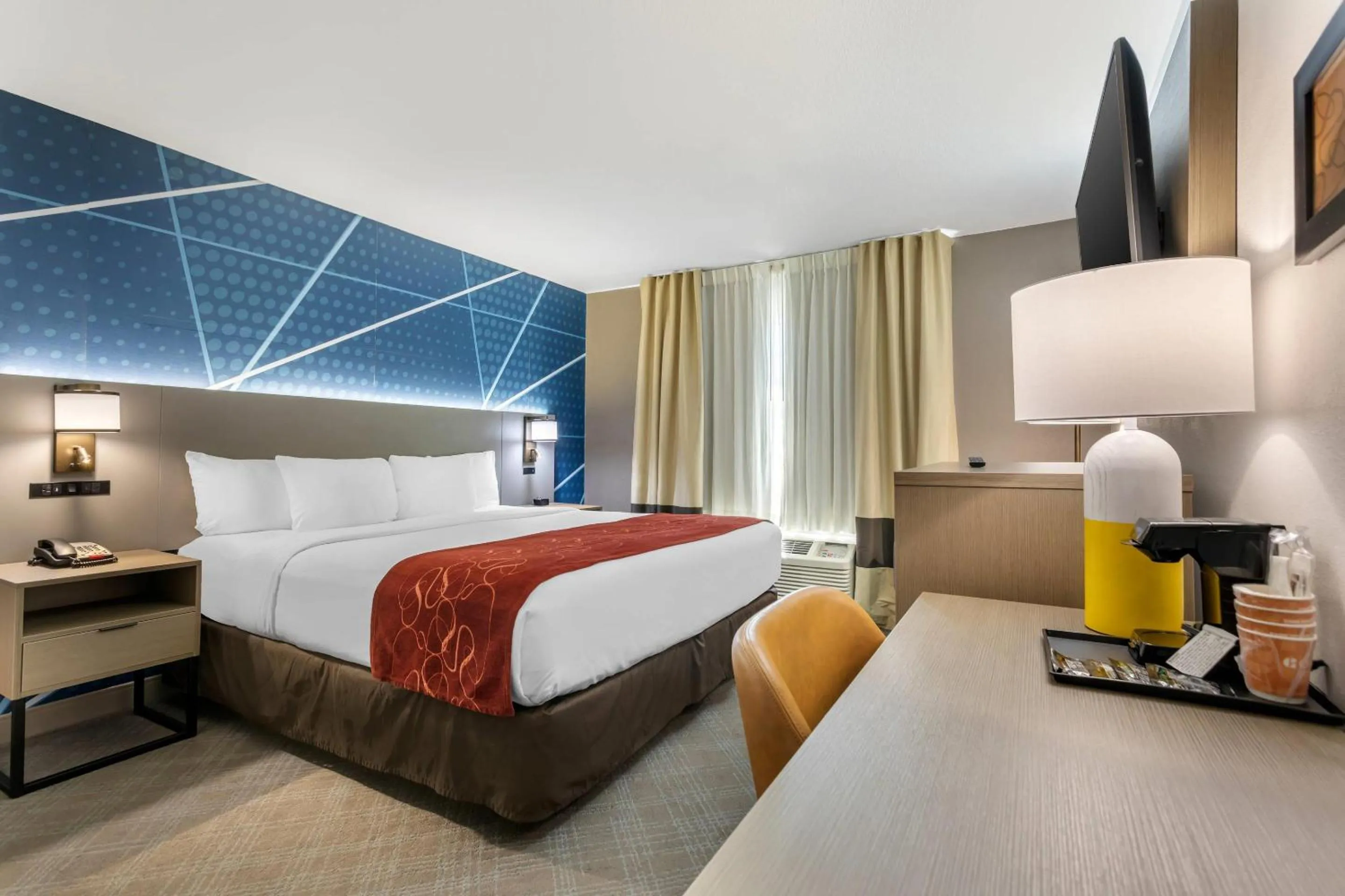 King Room - Non-Smoking in Comfort Suites Downtown Sacramento