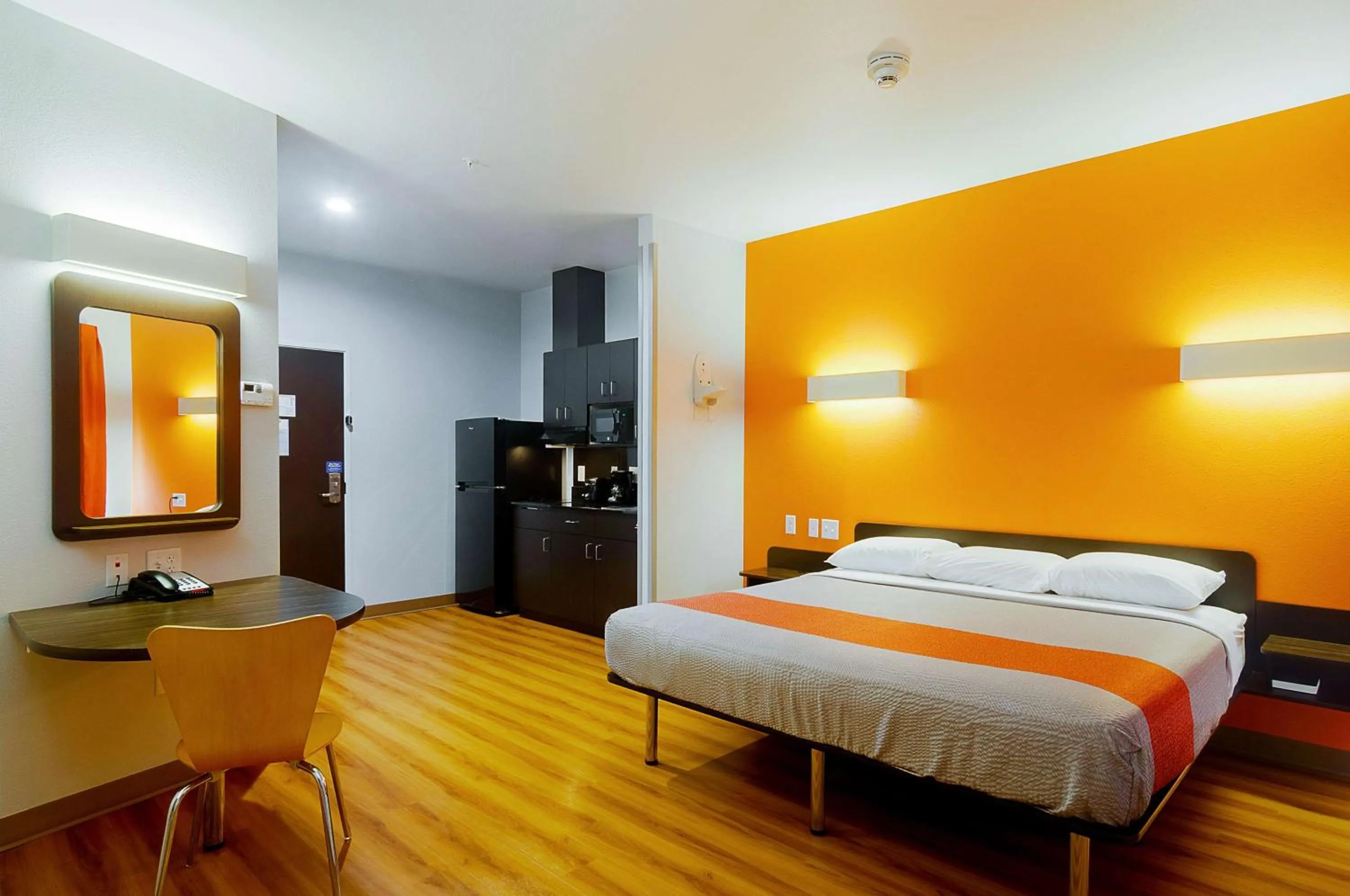 Deluxe King Room - Non-Smoking in Motel 6-Midland, TX