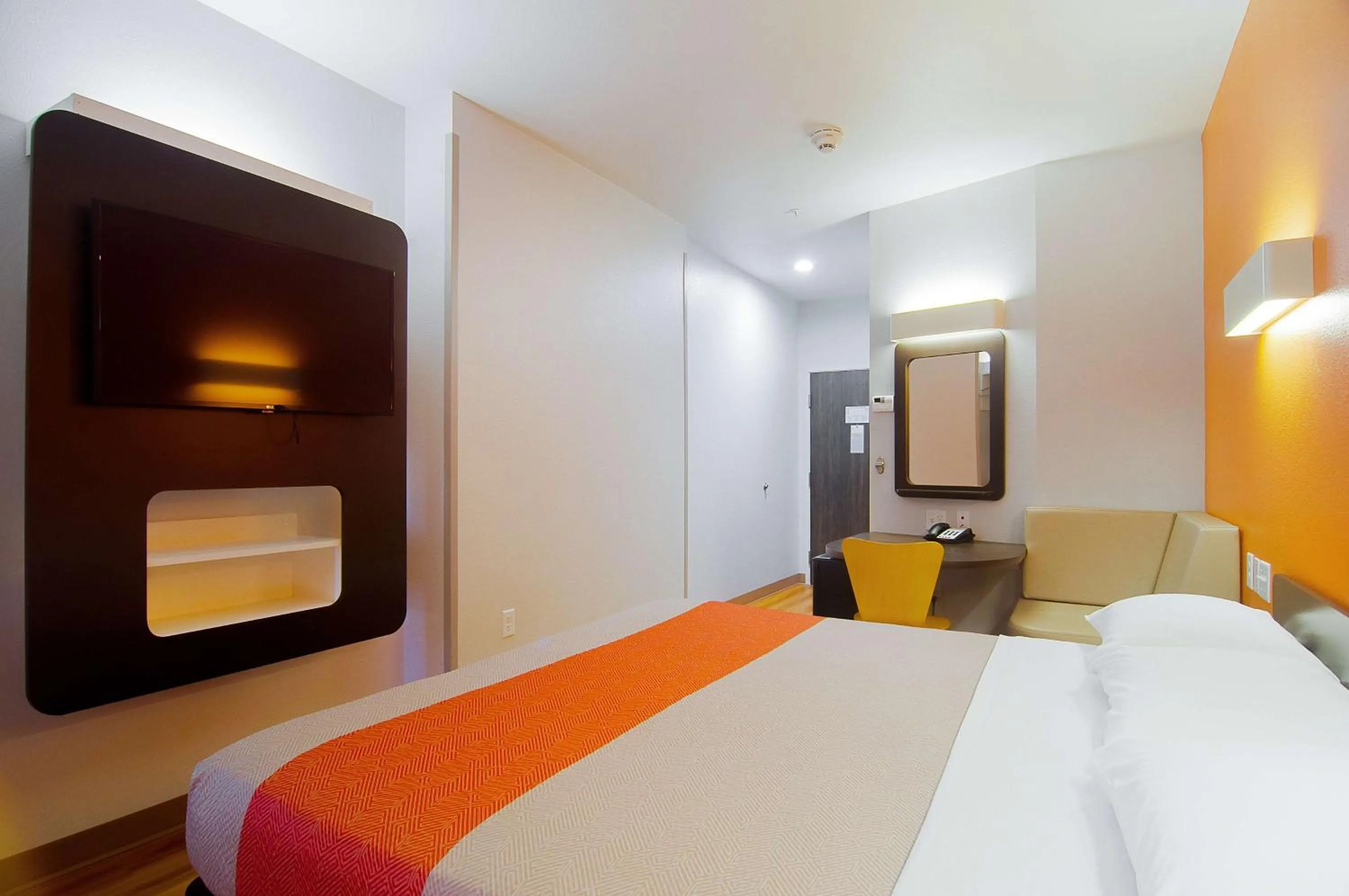 King Room - Disability Access - Non-Smoking in Motel 6-Midland, TX