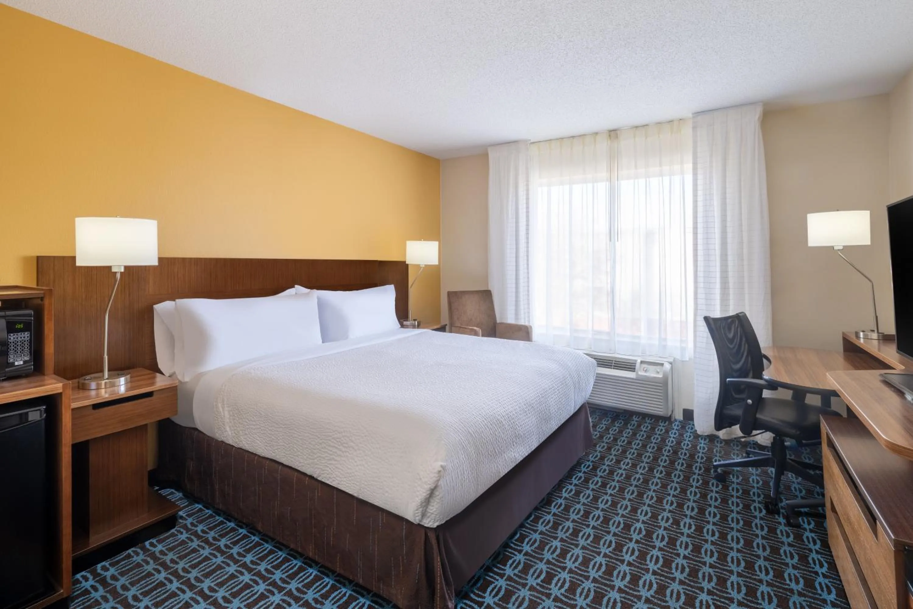 King Room with Roll In Shower - Non-Smoking in Garner Hotel Macon West by IHG