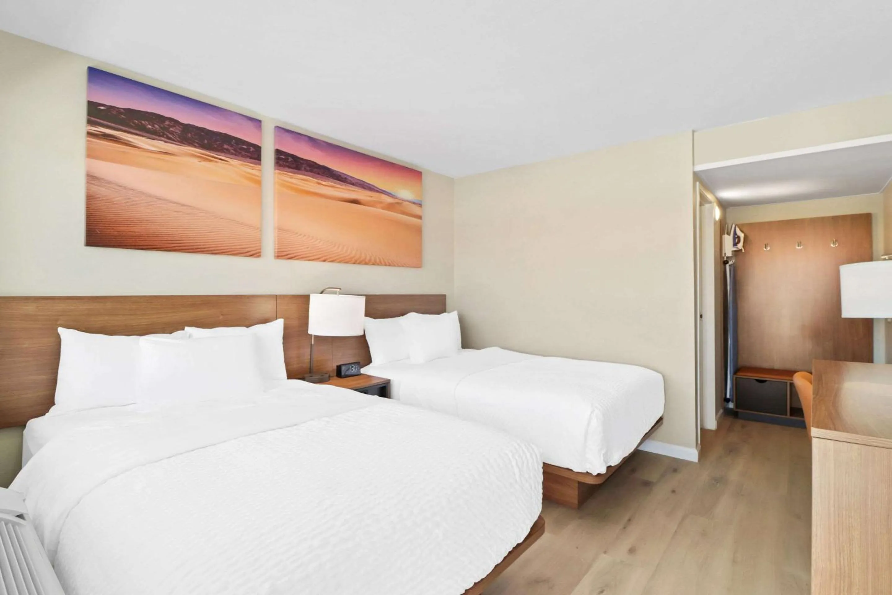 Quadruple Room - Non Smoking in Clarion Pointe Ridgecrest near China Lake Naval Station