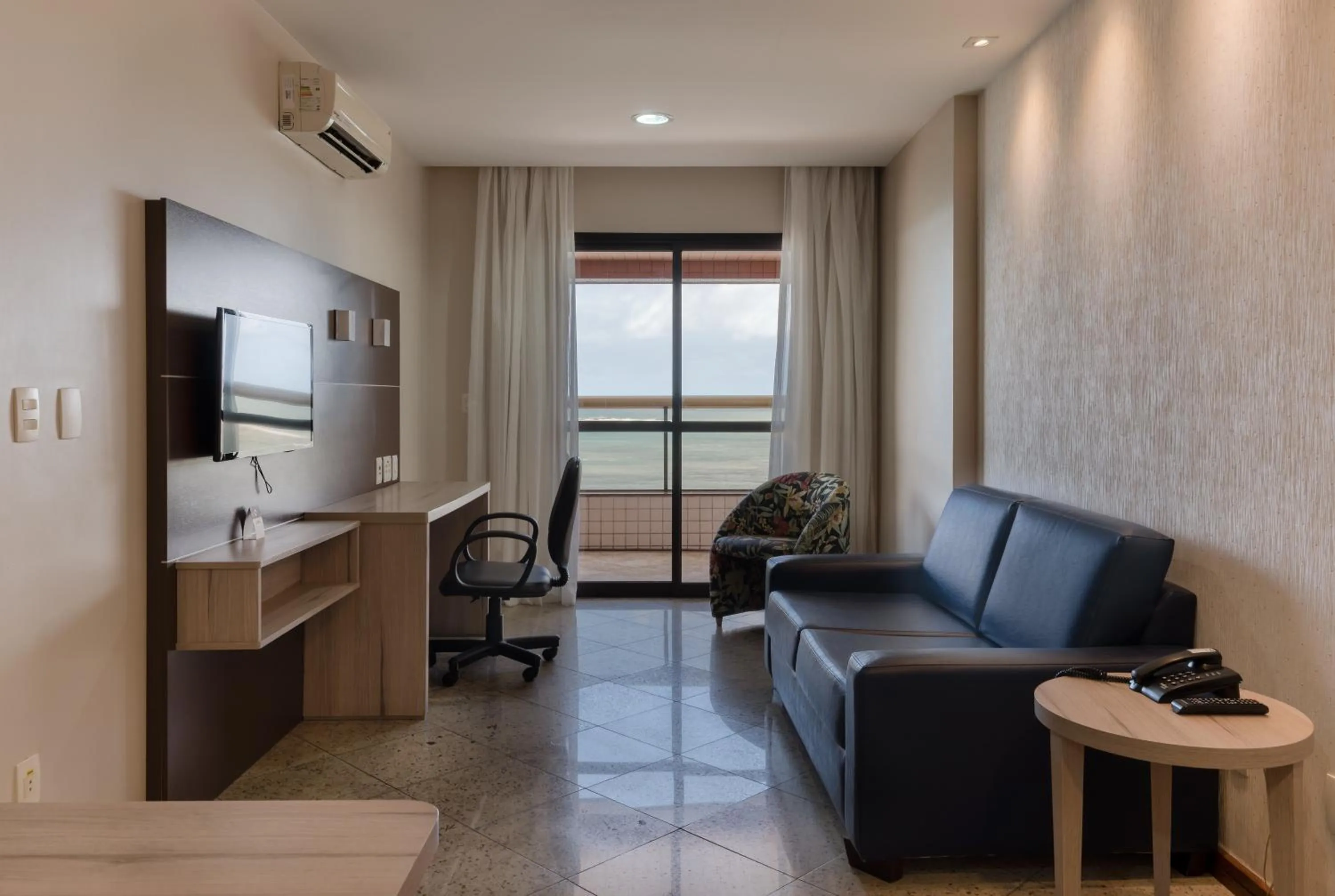 Deluxe Suite Twin with Sea View - single occupancy in Quality Suites Vila Velha