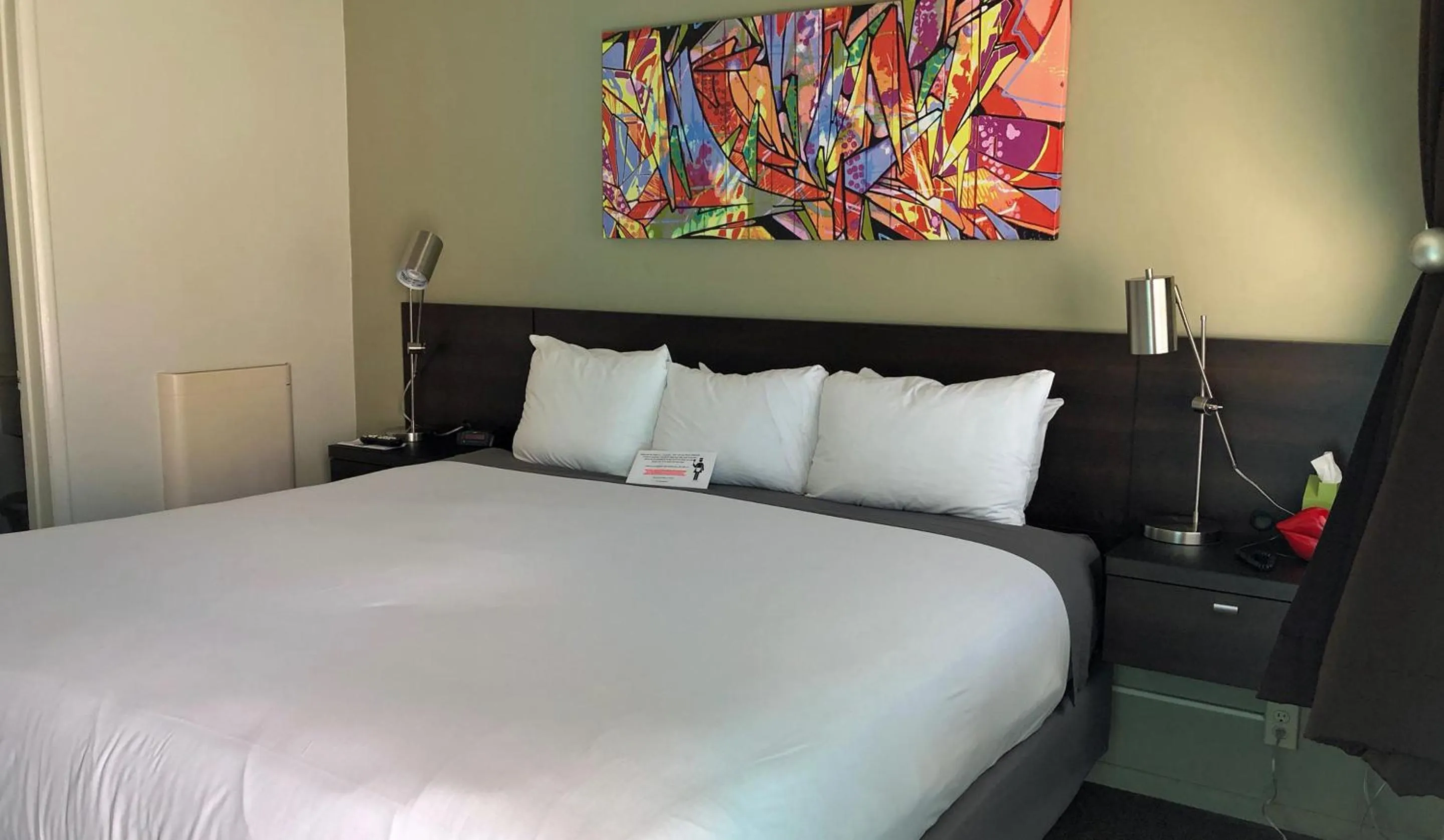 Deluxe King Room - Patio Level Pet Friendly in Bayfront Inn