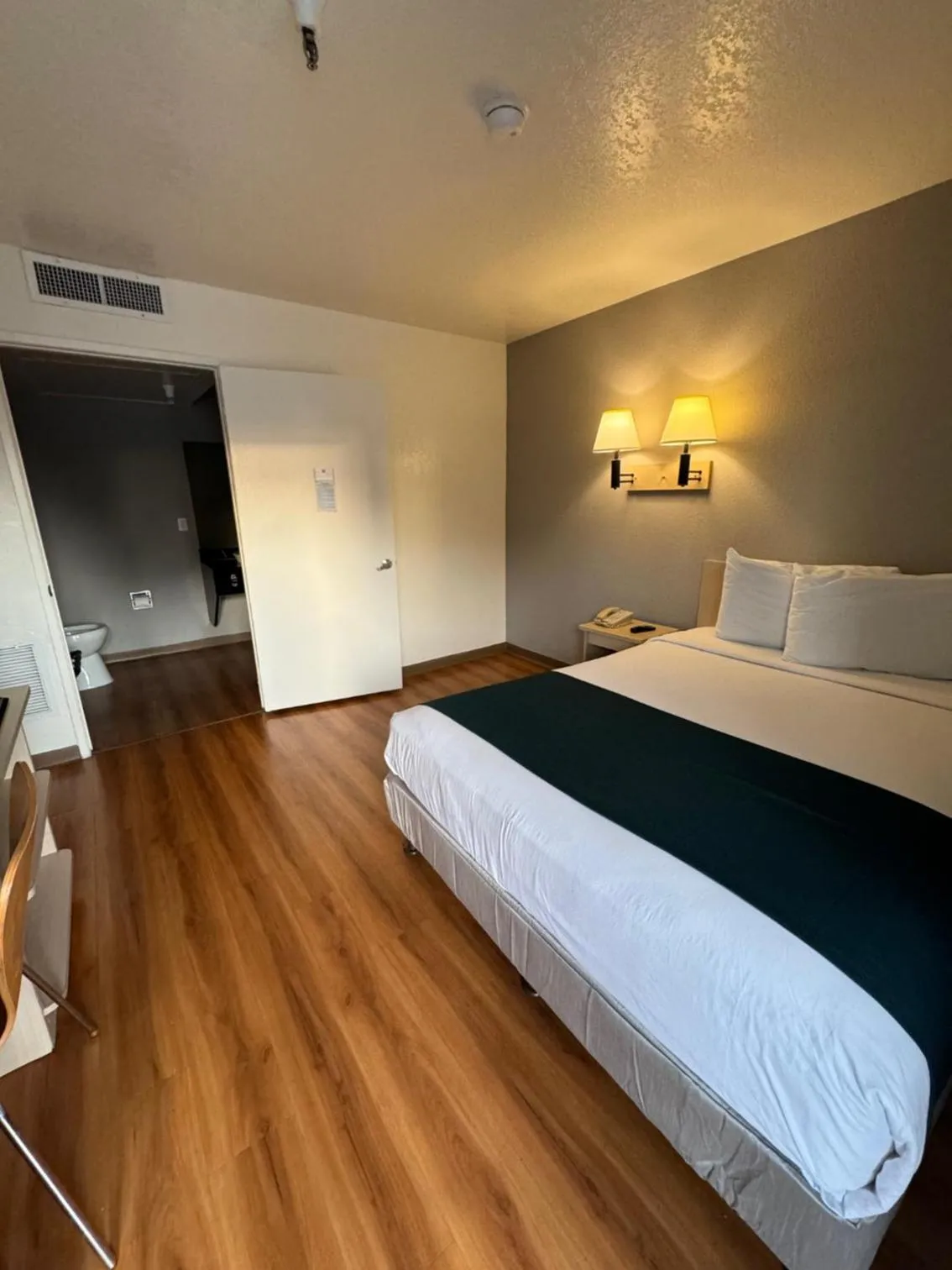 Double Room - single occupancy - Disability Access - Non-Smoking in Motel 6-Stanton, CA- Anaheim West