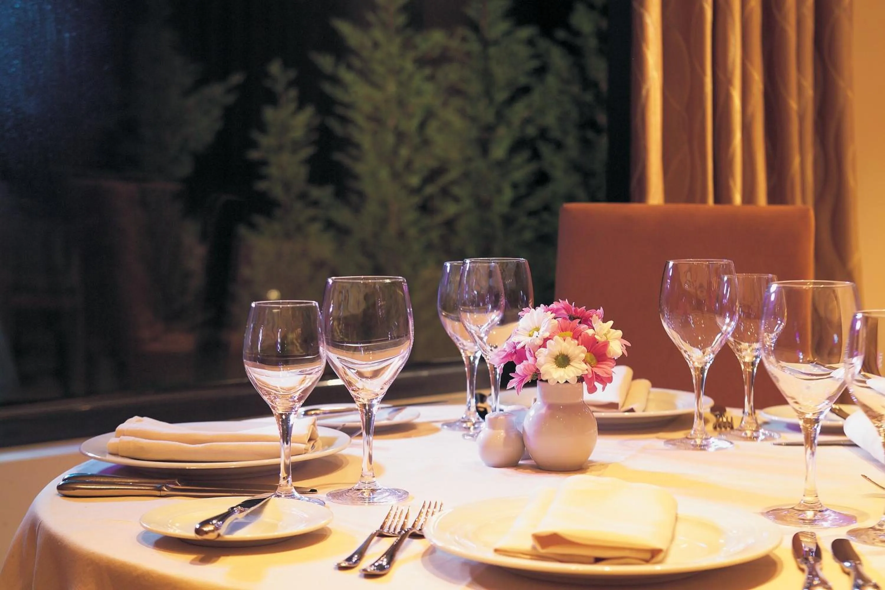 Restaurant/places to eat in Dekelia Hotel