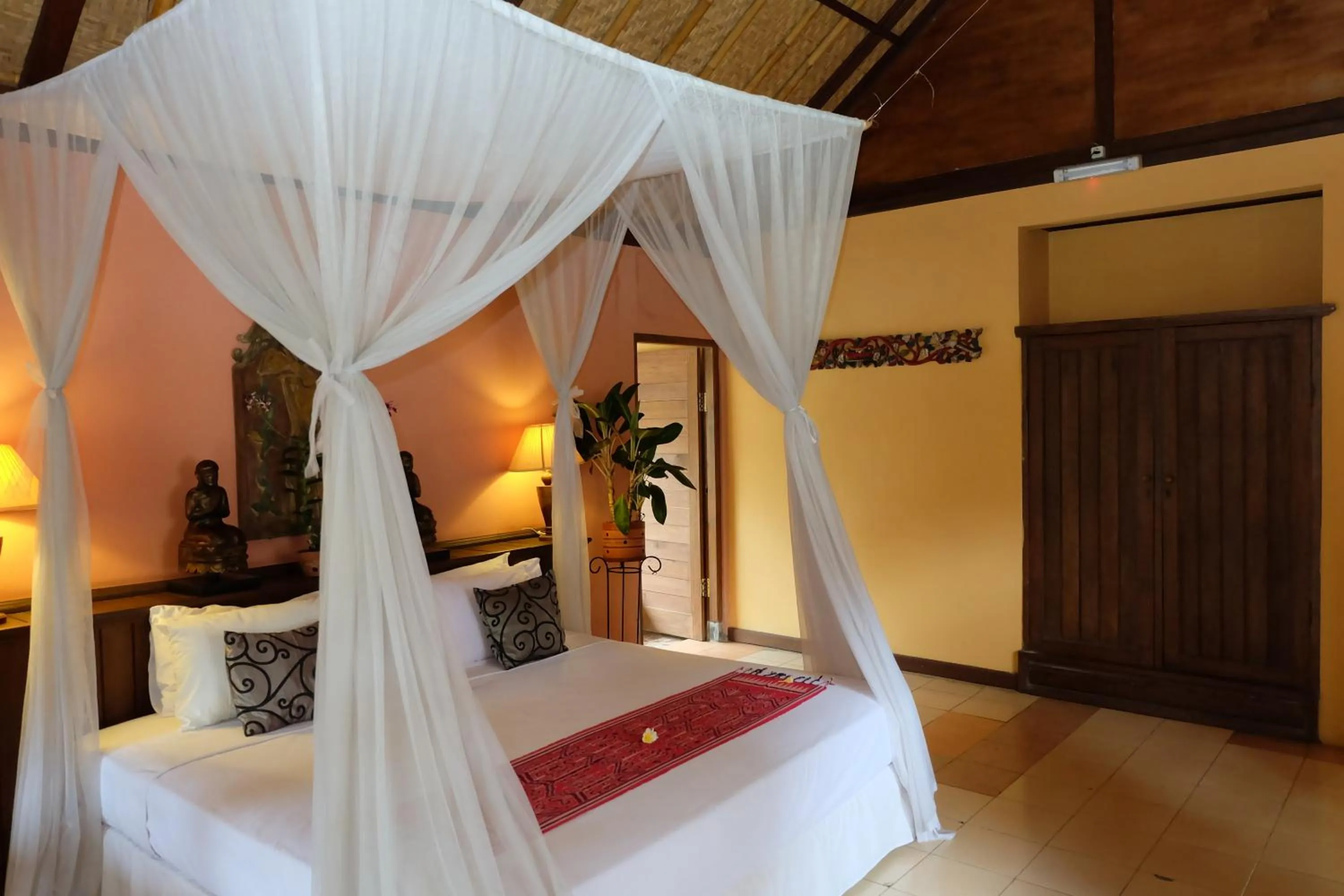 Deluxe Room in Puri Taman Sari Resort