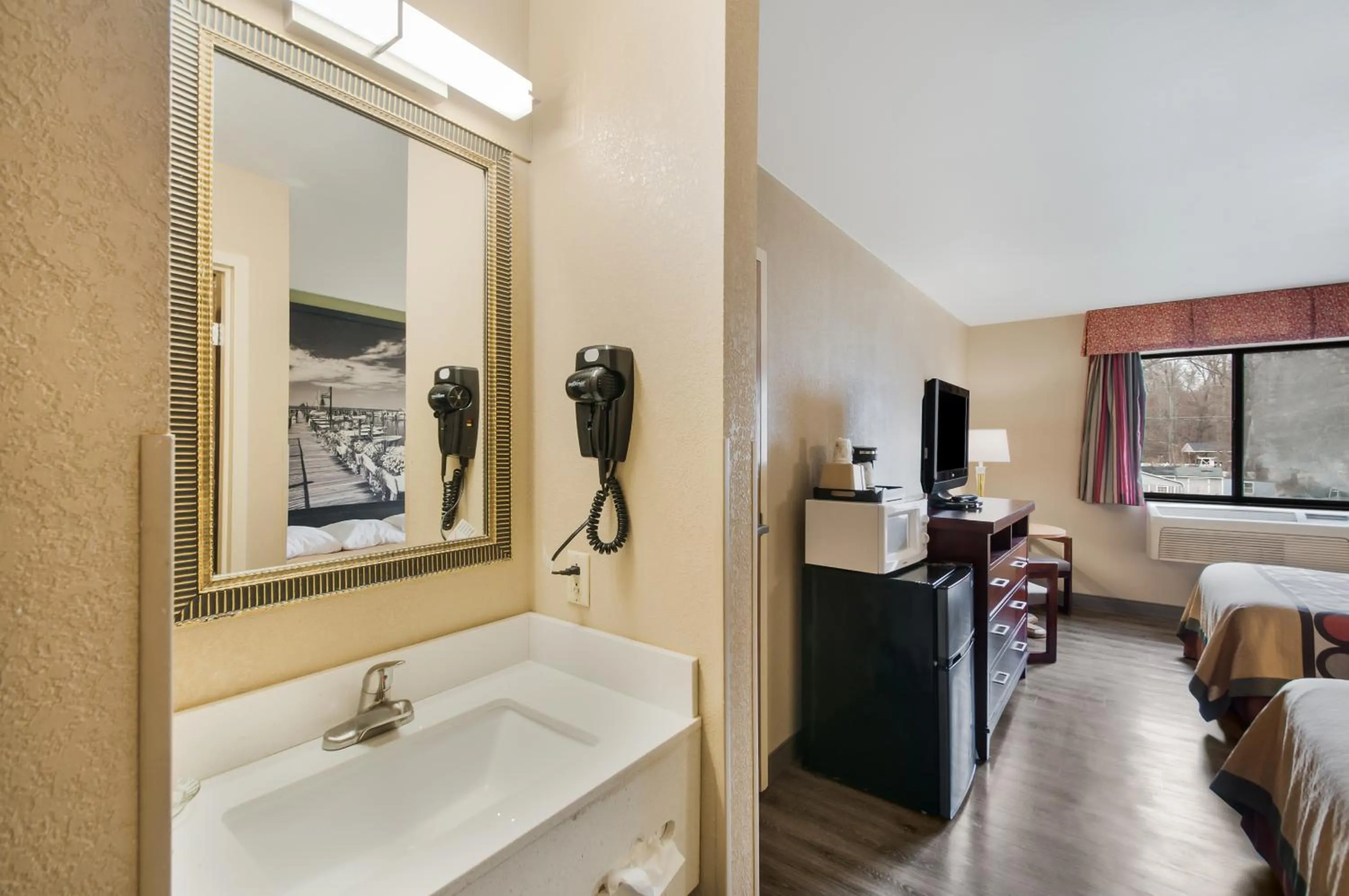 Double Room in Red Carpet Inn-Indian Head