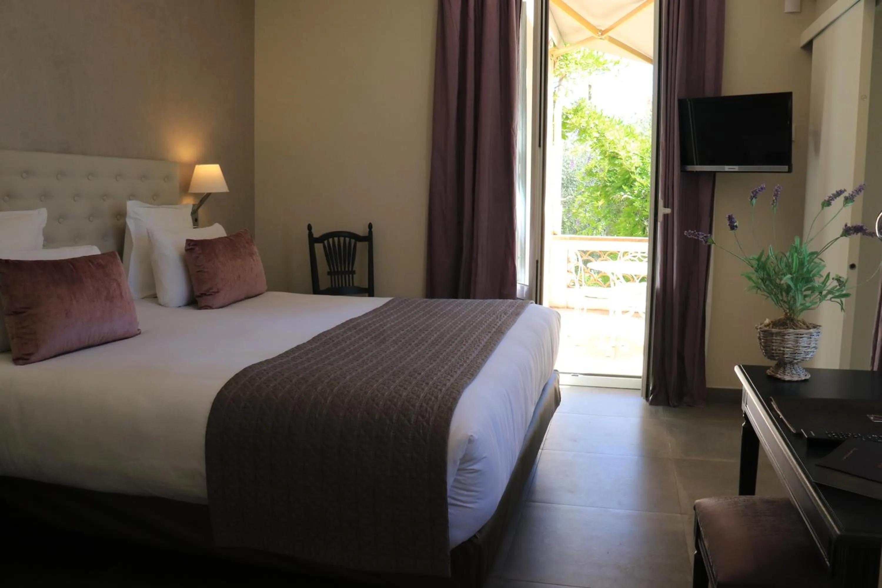 Superior Double Room - Free Spa Access in La Bastide de l'Oliveraie