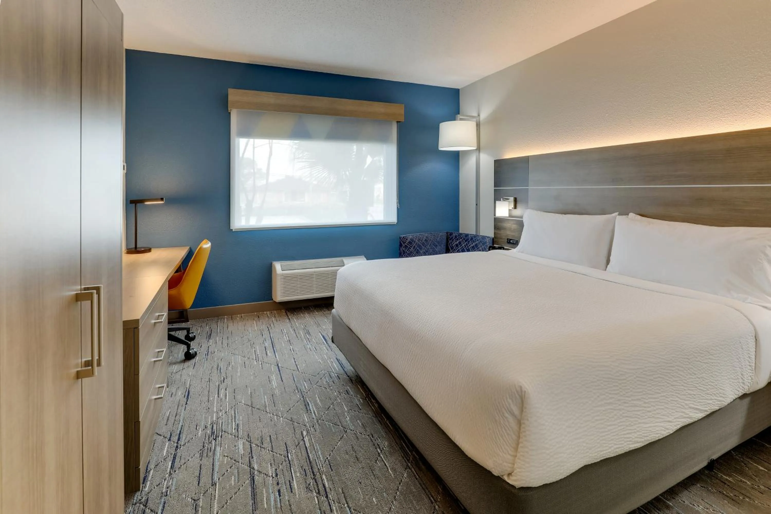 King Room - Hearing Accessible in Holiday Inn Express Kenner - New Orleans Airport by IHG