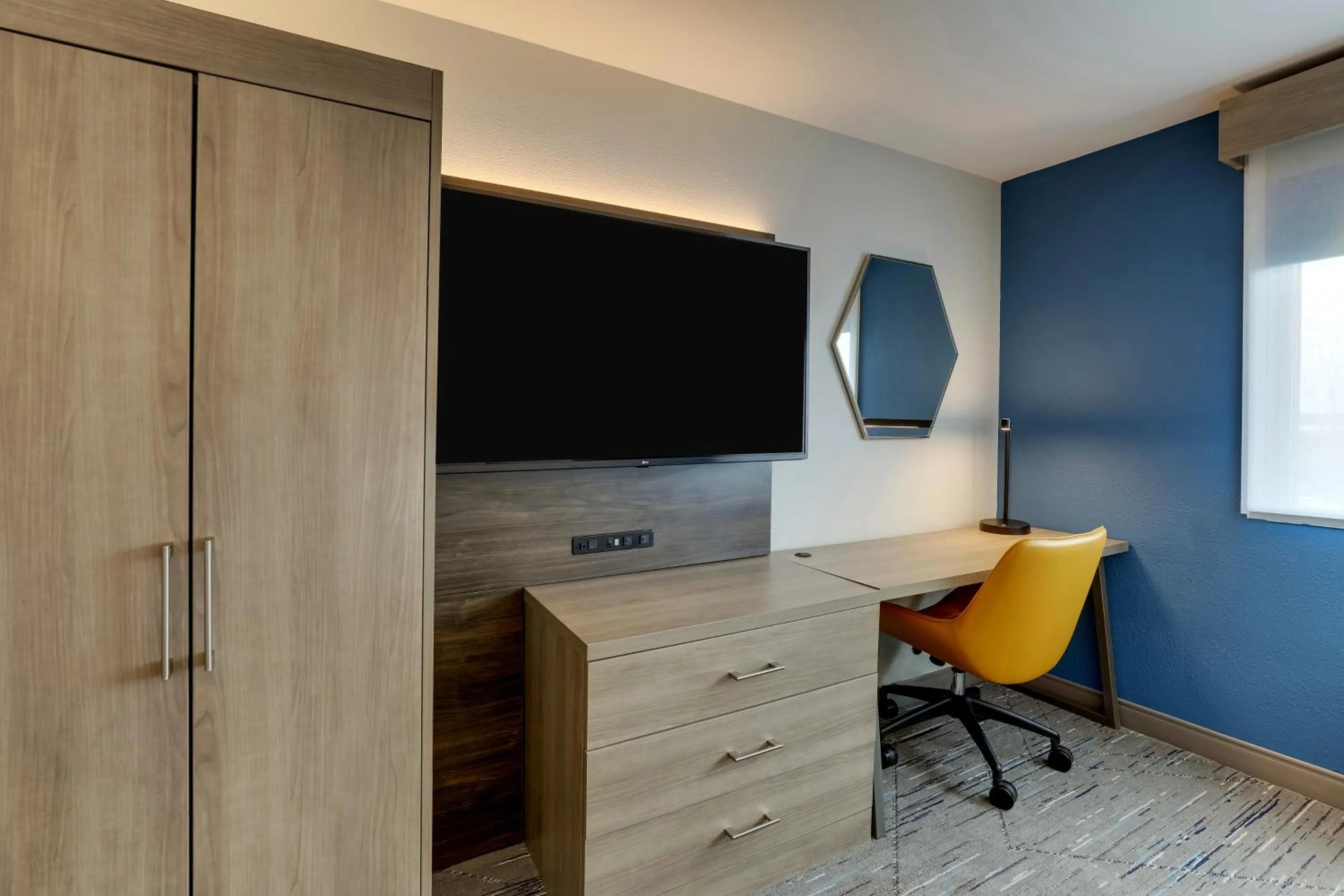 Standard Room with Two Queen Beds in Holiday Inn Express Kenner - New Orleans Airport by IHG