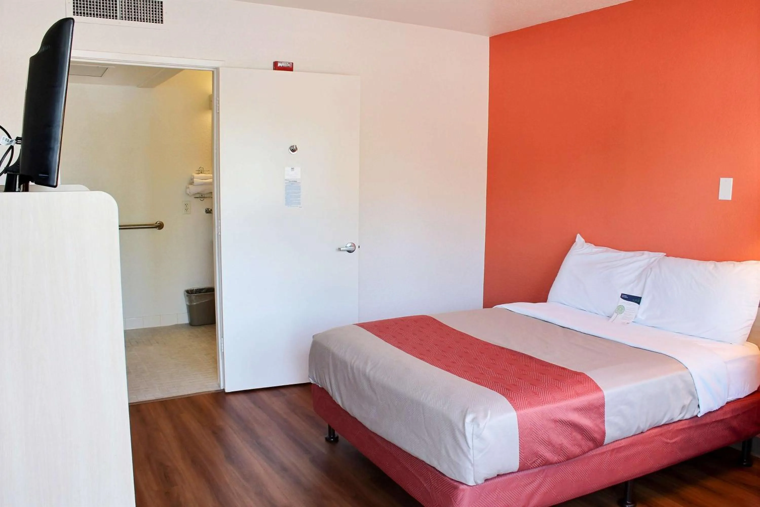 Double Room - Disability Access - Roll In Shower in Motel 6-Atascadero, CA